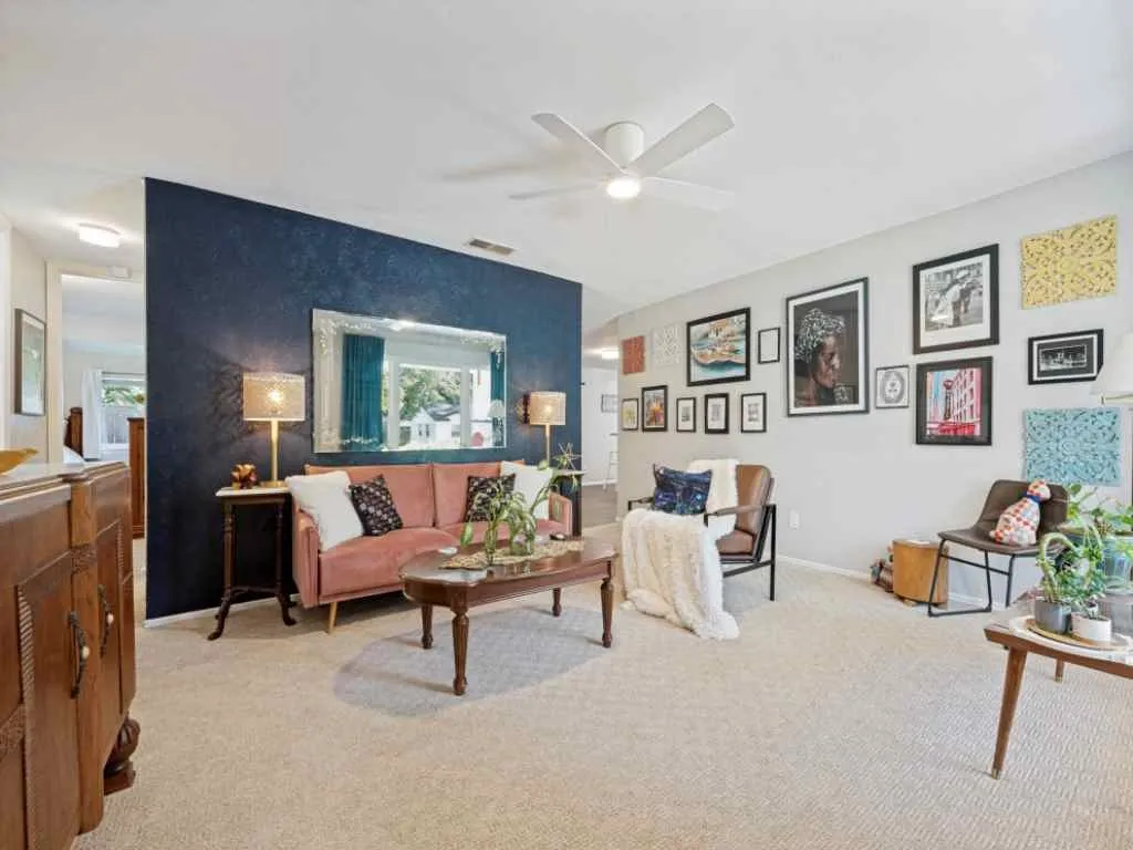 Single Family Residence For Rent in Dallas County , 3032 Hollandale Lane, Farmers Branch, Texas 75234, 3 Bedroom, 2 Bathroom, 2 Garage spaces, 1,735 Sqft, built in 1962, mls#21310913, Real Estate Agent in Farmers Branch, Homes For Rent in Dallas county, Homes For Rent in Farmers Branch, Realtor in Farmers Branch Texas, Real Estate Brokerage Independent Realty Texas, Luminita Cordes Realtor