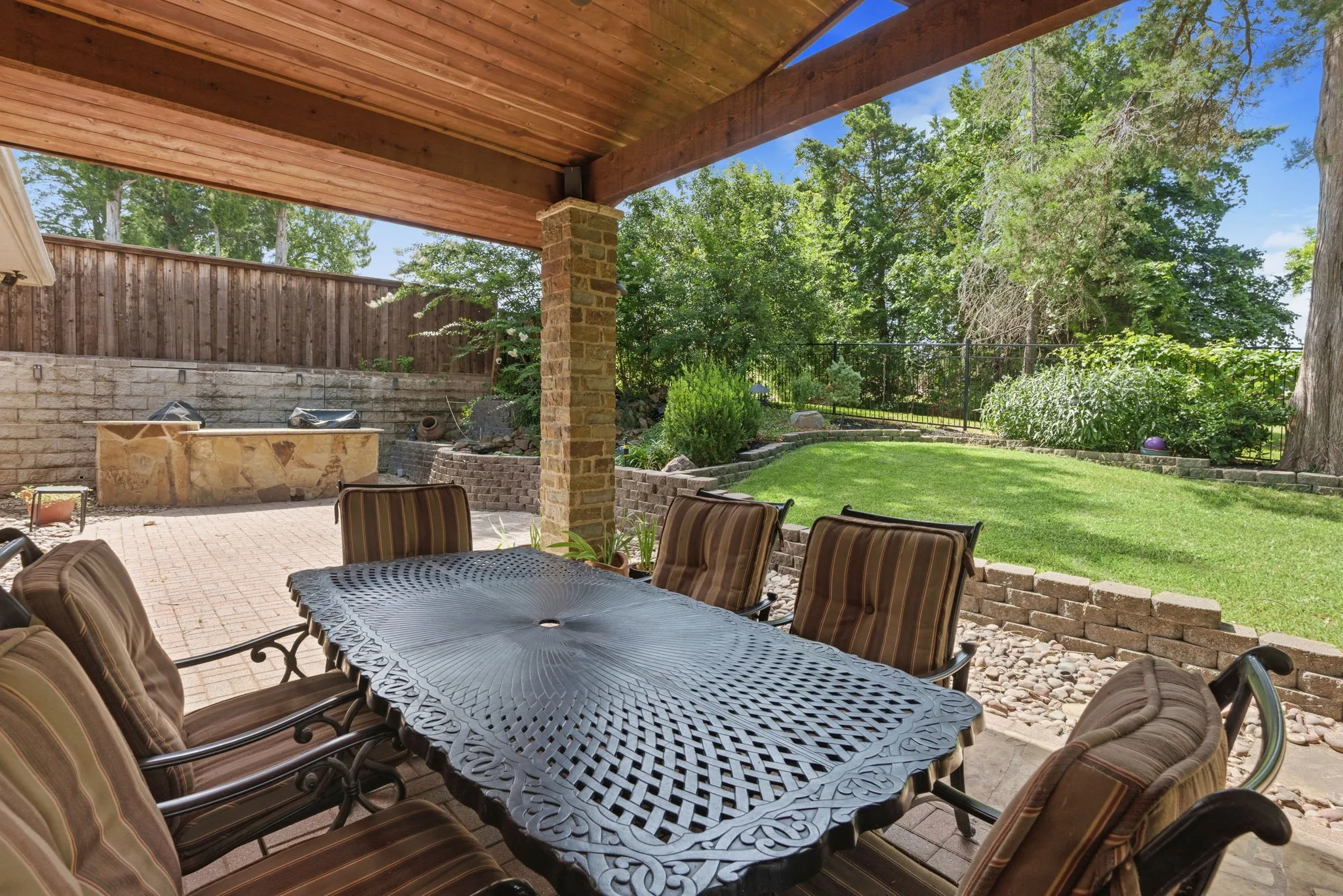 Single Family Residence For Sale in Rockwall County , 6107 Volunteer Place, Rockwall, Texas 75032, 4 Bedroom, 3 Bathroom, 3 Garage spaces, 3,096 Sqft, built in 1995, mls#21316384, Real Estate Agent in Rockwall, Homes For Sale in Rockwall county, Homes For Sale in Rockwall, Realtor in Rockwall Texas, Real Estate Brokerage Independent Realty Texas, Luminita Cordes Realtor