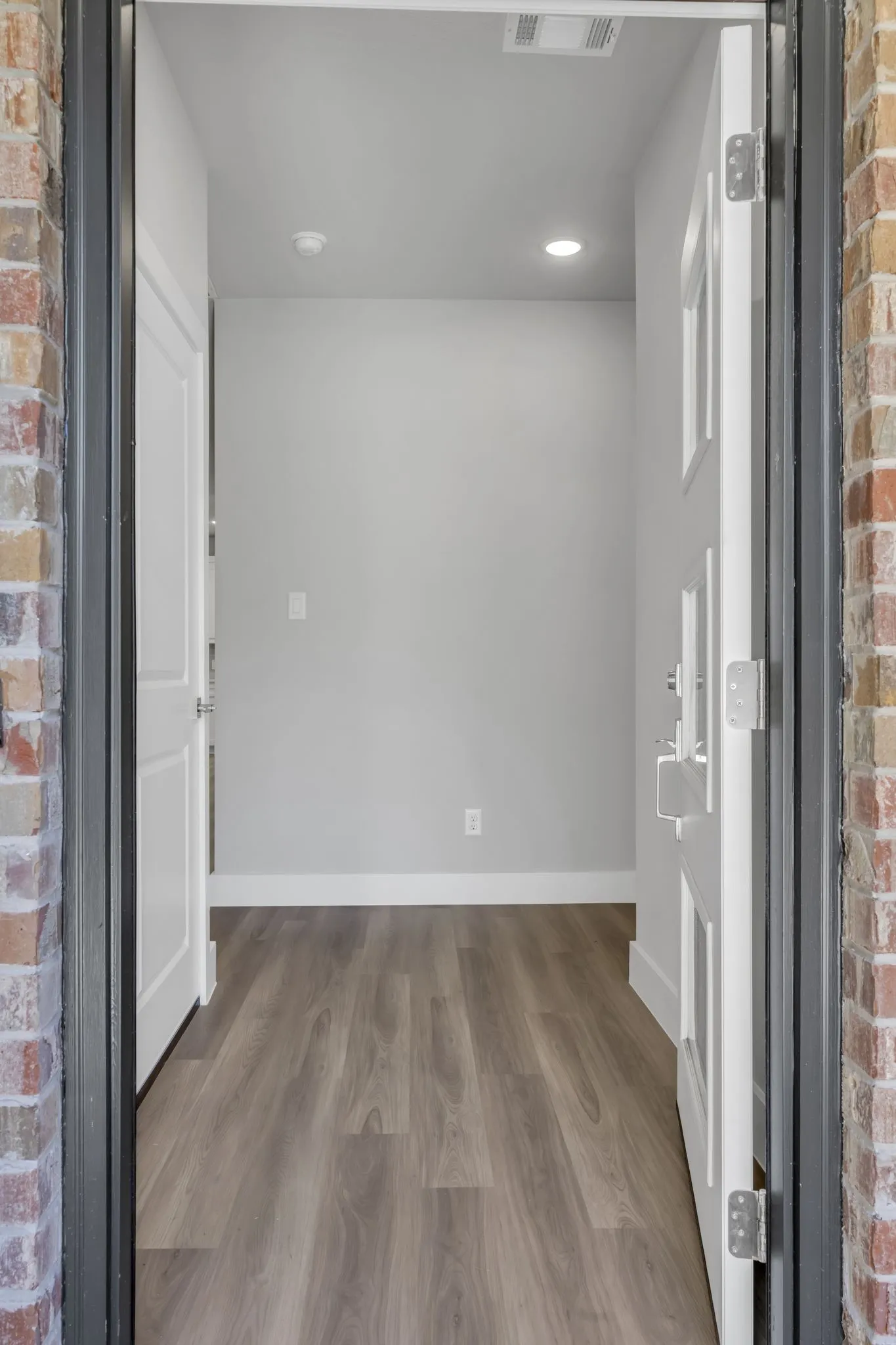Single Family Residence For Sale in Grayson County , 121 W Morton Street, Denison, Texas 75021, 3 Bedroom, 2 Bathroom, 2 Garage spaces, 1,598 Sqft, built in 2023, mls#21319502, Real Estate Agent in Denison, Homes For Sale in Grayson county, Homes For Sale in Denison, Realtor in Denison Texas, Real Estate Brokerage Independent Realty Texas, Luminita Cordes Realtor