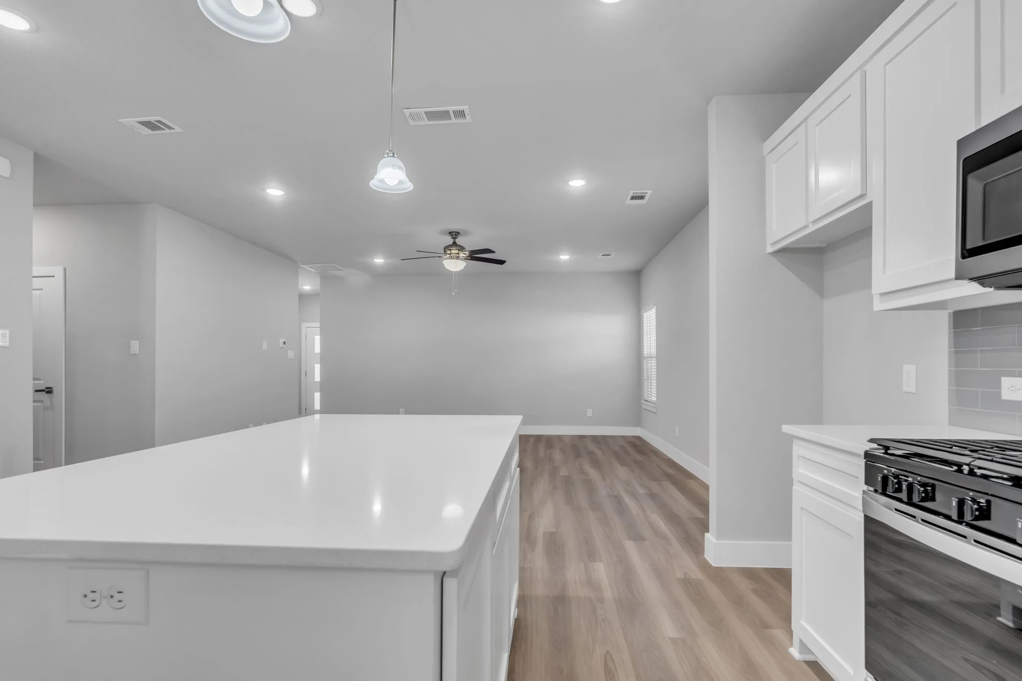 Single Family Residence For Sale in Grayson County , 121 W Morton Street, Denison, Texas 75021, 3 Bedroom, 2 Bathroom, 2 Garage spaces, 1,598 Sqft, built in 2023, mls#21319502, Real Estate Agent in Denison, Homes For Sale in Grayson county, Homes For Sale in Denison, Realtor in Denison Texas, Real Estate Brokerage Independent Realty Texas, Luminita Cordes Realtor