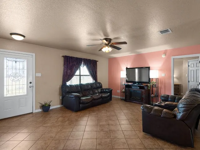 Single Family Residence For Sale in Wise County , 792 County Road 4213, Decatur, Texas 76234, 4 Bedroom, 2 Bathroom, Garage spaces, 1,459 Sqft, built in 2008, mls#21319500, Real Estate Agent in Decatur, Homes For Sale in Wise county, Homes For Sale in Decatur, Realtor in Decatur Texas, Real Estate Brokerage Independent Realty Texas, Luminita Cordes Realtor