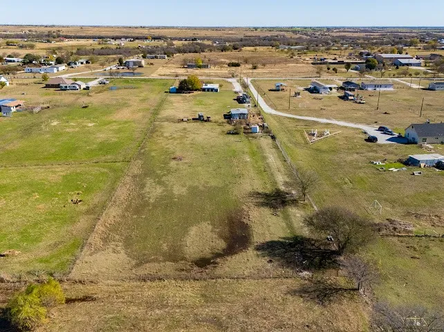 Single Family Residence For Sale in Wise County , 792 County Road 4213, Decatur, Texas 76234, 4 Bedroom, 2 Bathroom, Garage spaces, 1,459 Sqft, built in 2008, mls#21319500, Real Estate Agent in Decatur, Homes For Sale in Wise county, Homes For Sale in Decatur, Realtor in Decatur Texas, Real Estate Brokerage Independent Realty Texas, Luminita Cordes Realtor