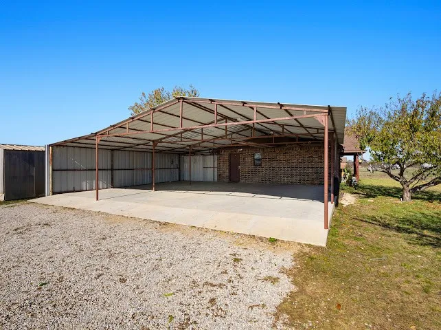 Single Family Residence For Sale in Wise County , 792 County Road 4213, Decatur, Texas 76234, 4 Bedroom, 2 Bathroom, Garage spaces, 1,459 Sqft, built in 2008, mls#21319500, Real Estate Agent in Decatur, Homes For Sale in Wise county, Homes For Sale in Decatur, Realtor in Decatur Texas, Real Estate Brokerage Independent Realty Texas, Luminita Cordes Realtor
