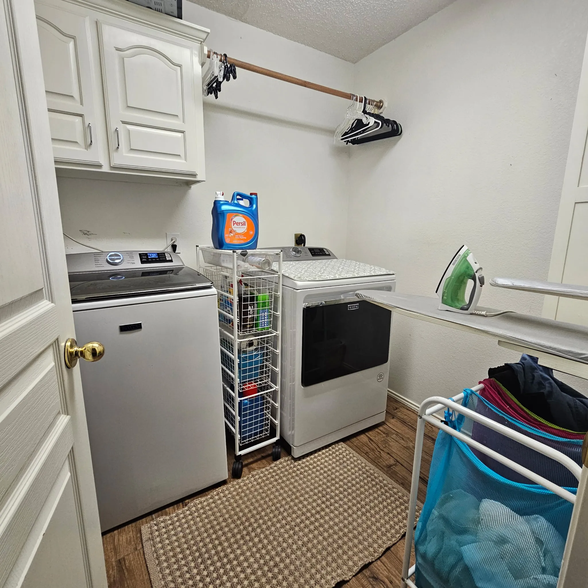 Single Family Residence For Sale in Ellis County , 421 Bluebonnet Lane, Red Oak, Texas 75154, 3 Bedroom, 2 Bathroom, 3 Garage spaces, 1,757 Sqft, built in 1998, mls#21319236, Real Estate Agent in Red Oak, Homes For Sale in Ellis county, Homes For Sale in Red Oak, Realtor in Red Oak Texas, Real Estate Brokerage Independent Realty Texas, Luminita Cordes Realtor