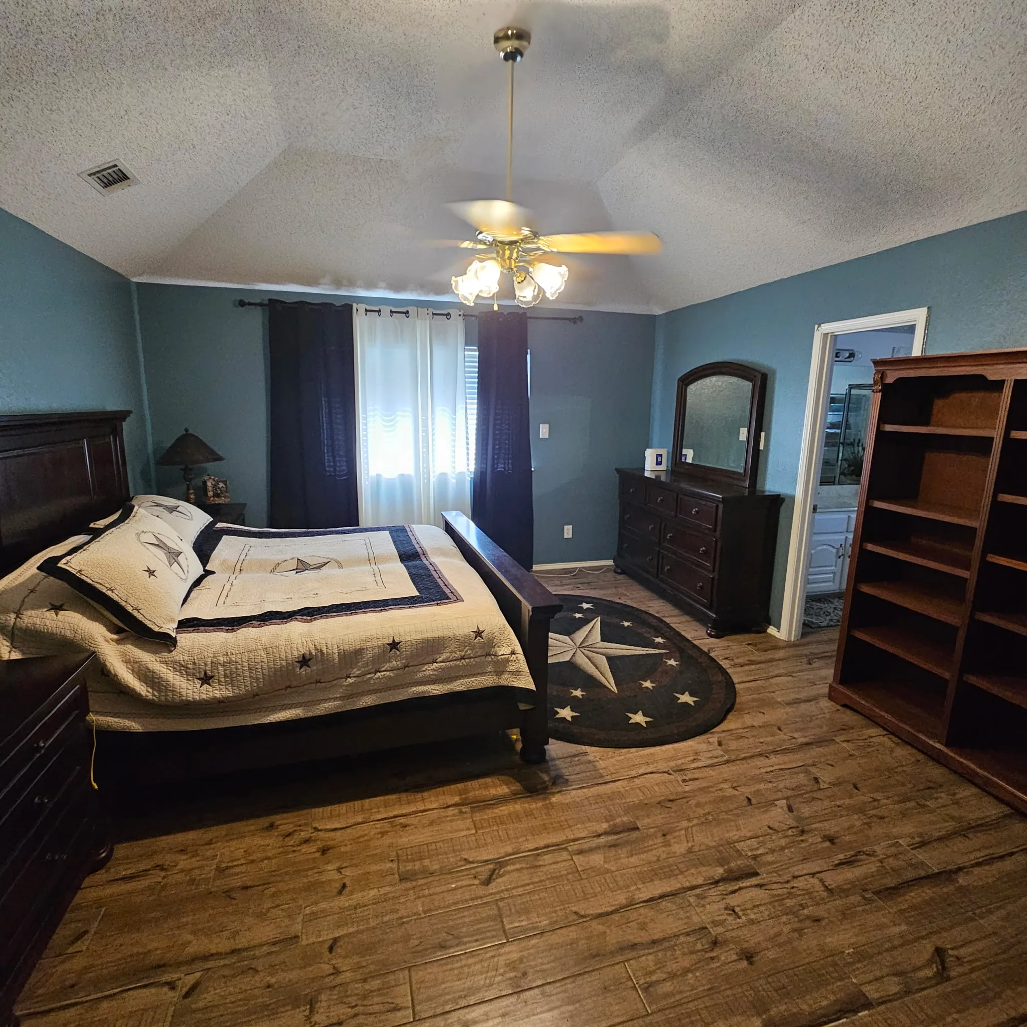 Single Family Residence For Sale in Ellis County , 421 Bluebonnet Lane, Red Oak, Texas 75154, 3 Bedroom, 2 Bathroom, 3 Garage spaces, 1,757 Sqft, built in 1998, mls#21319236, Real Estate Agent in Red Oak, Homes For Sale in Ellis county, Homes For Sale in Red Oak, Realtor in Red Oak Texas, Real Estate Brokerage Independent Realty Texas, Luminita Cordes Realtor