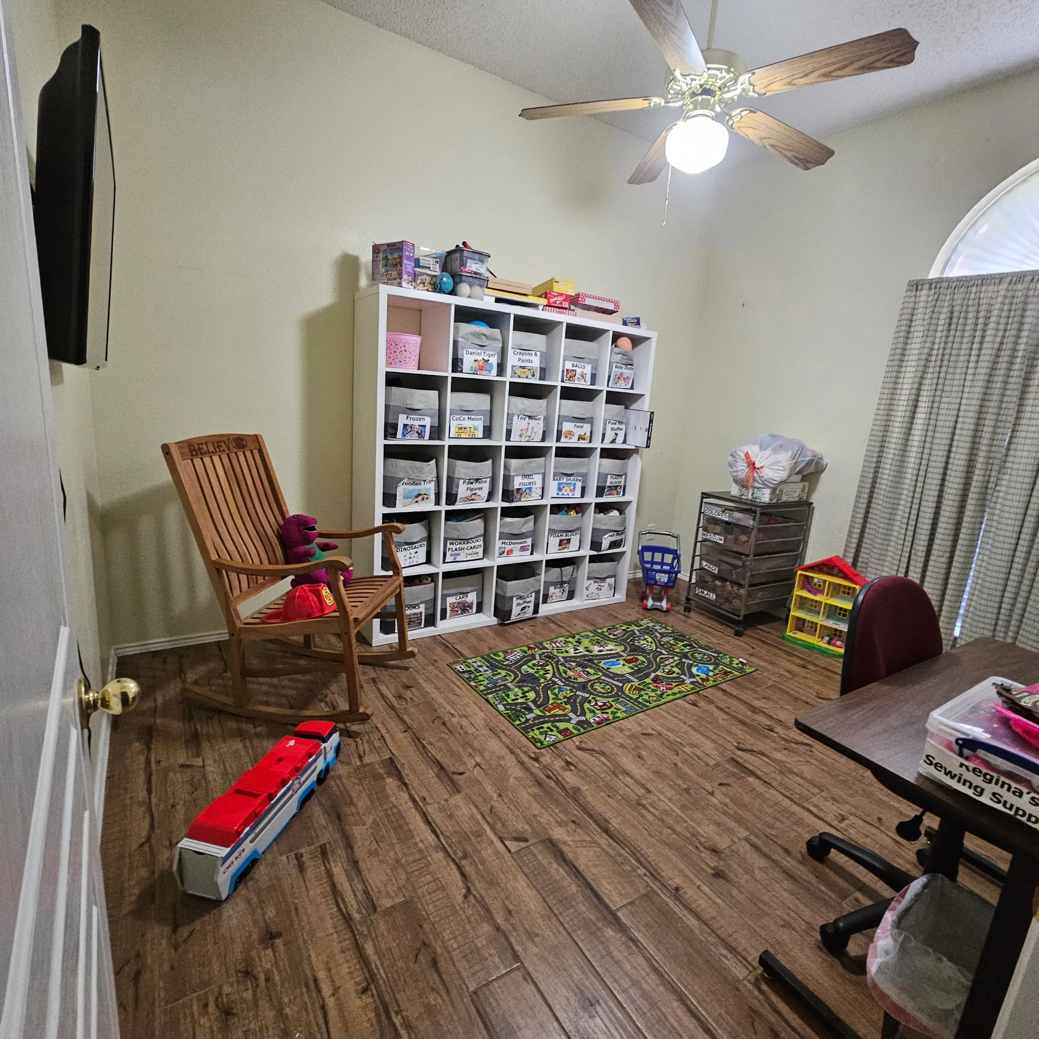 Single Family Residence For Sale in Ellis County , 421 Bluebonnet Lane, Red Oak, Texas 75154, 3 Bedroom, 2 Bathroom, 3 Garage spaces, 1,757 Sqft, built in 1998, mls#21319236, Real Estate Agent in Red Oak, Homes For Sale in Ellis county, Homes For Sale in Red Oak, Realtor in Red Oak Texas, Real Estate Brokerage Independent Realty Texas, Luminita Cordes Realtor