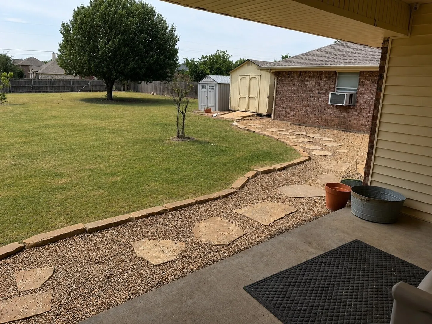 Single Family Residence For Sale in Ellis County , 421 Bluebonnet Lane, Red Oak, Texas 75154, 3 Bedroom, 2 Bathroom, 3 Garage spaces, 1,757 Sqft, built in 1998, mls#21319236, Real Estate Agent in Red Oak, Homes For Sale in Ellis county, Homes For Sale in Red Oak, Realtor in Red Oak Texas, Real Estate Brokerage Independent Realty Texas, Luminita Cordes Realtor