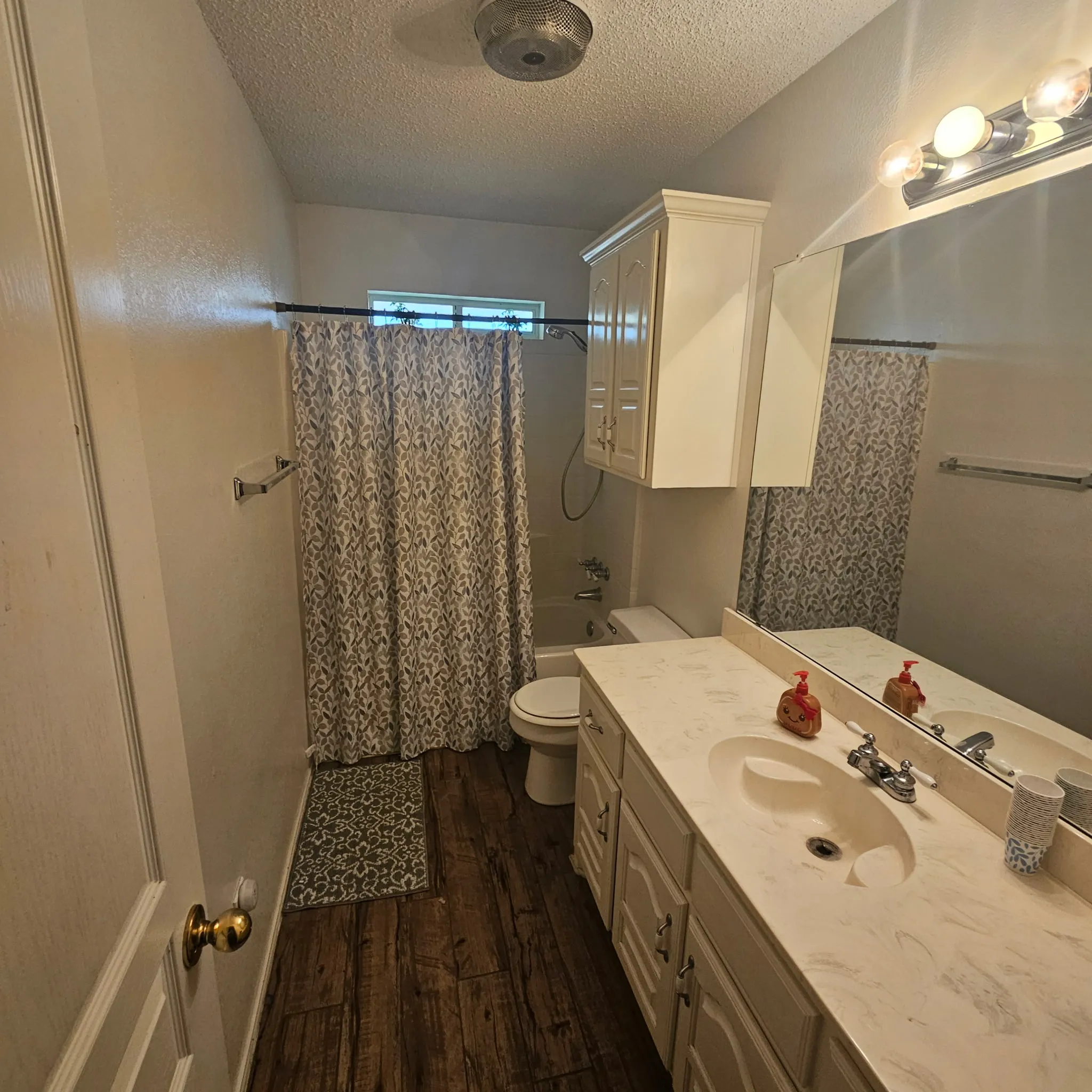 Single Family Residence For Sale in Ellis County , 421 Bluebonnet Lane, Red Oak, Texas 75154, 3 Bedroom, 2 Bathroom, 3 Garage spaces, 1,757 Sqft, built in 1998, mls#21319236, Real Estate Agent in Red Oak, Homes For Sale in Ellis county, Homes For Sale in Red Oak, Realtor in Red Oak Texas, Real Estate Brokerage Independent Realty Texas, Luminita Cordes Realtor