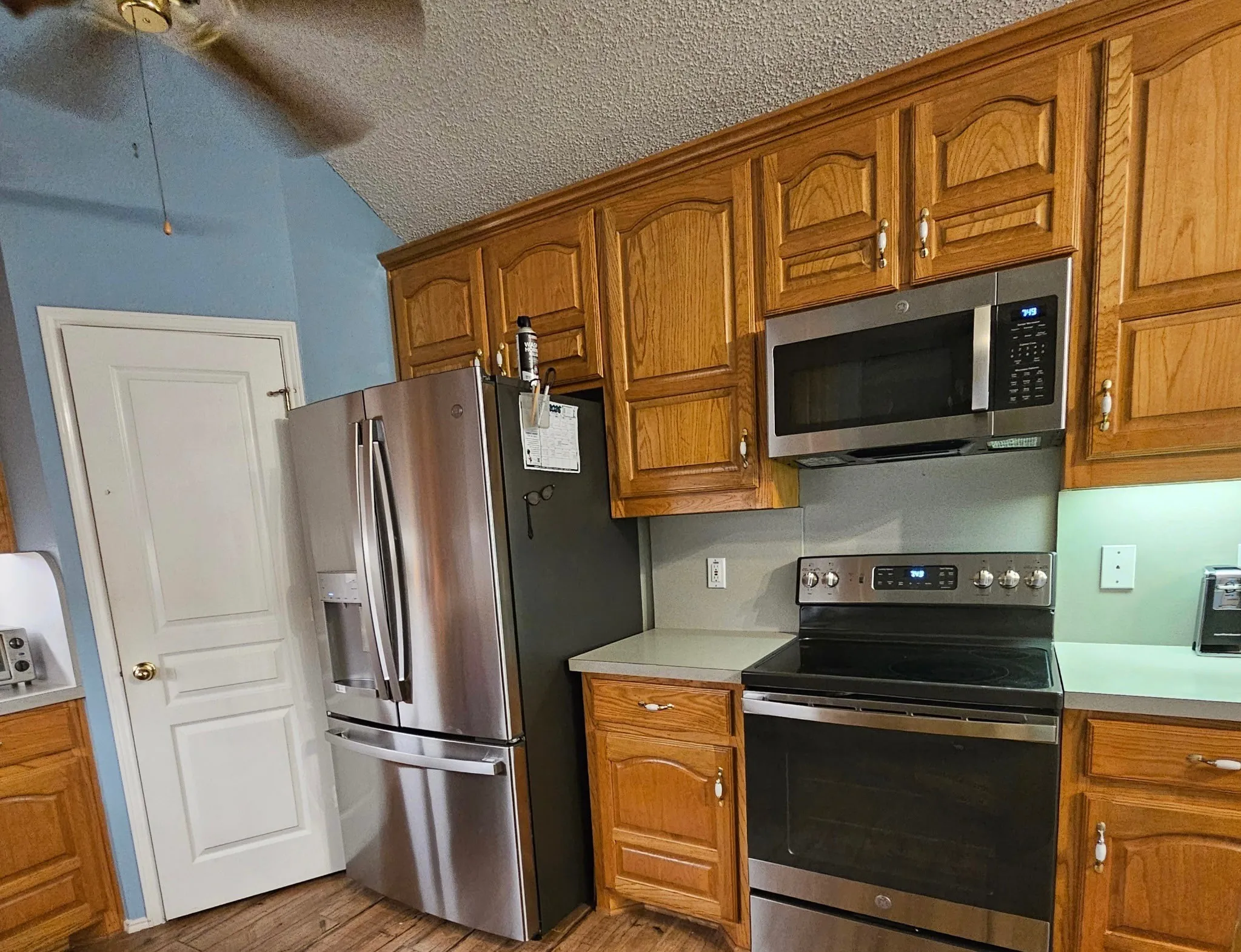Single Family Residence For Sale in Ellis County , 421 Bluebonnet Lane, Red Oak, Texas 75154, 3 Bedroom, 2 Bathroom, 3 Garage spaces, 1,757 Sqft, built in 1998, mls#21319236, Real Estate Agent in Red Oak, Homes For Sale in Ellis county, Homes For Sale in Red Oak, Realtor in Red Oak Texas, Real Estate Brokerage Independent Realty Texas, Luminita Cordes Realtor