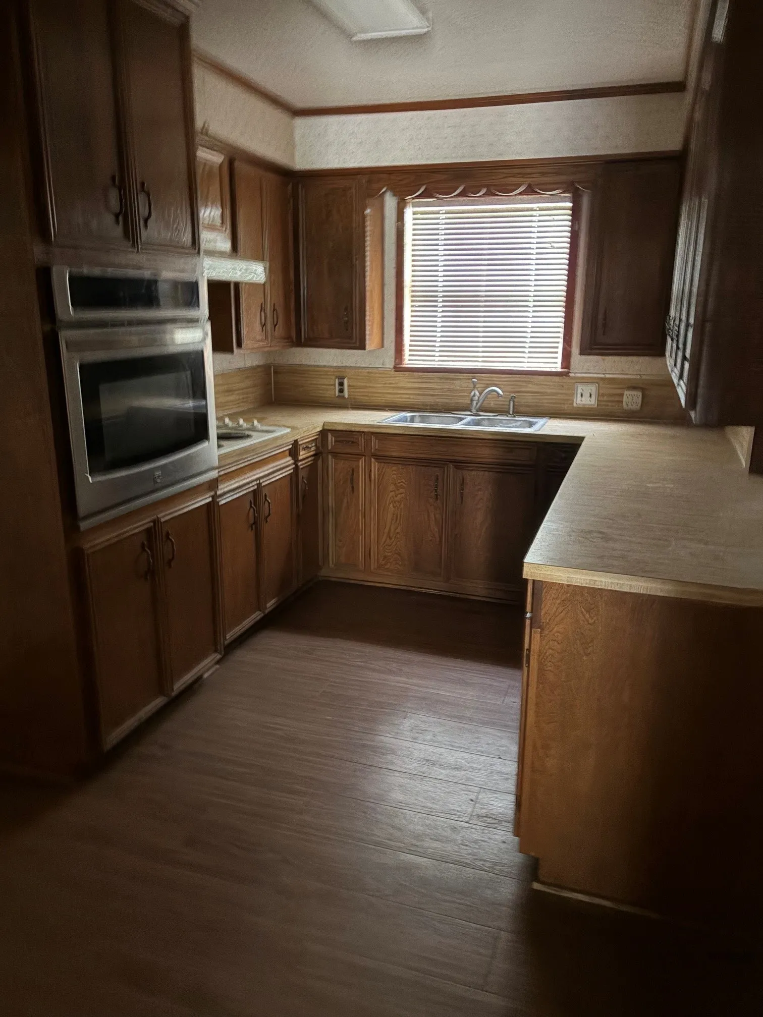Single Family Residence For Sale in Limestone County , 609 S Ross Avenue, Mexia, Texas 76667, 3 Bedroom, 2 Bathroom, 2 Garage spaces, 2,346 Sqft, built in 1989, mls#21319516, Real Estate Agent in Mexia, Homes For Sale in Limestone county, Homes For Sale in Mexia, Realtor in Mexia Texas, Real Estate Brokerage Independent Realty Texas, Luminita Cordes Realtor