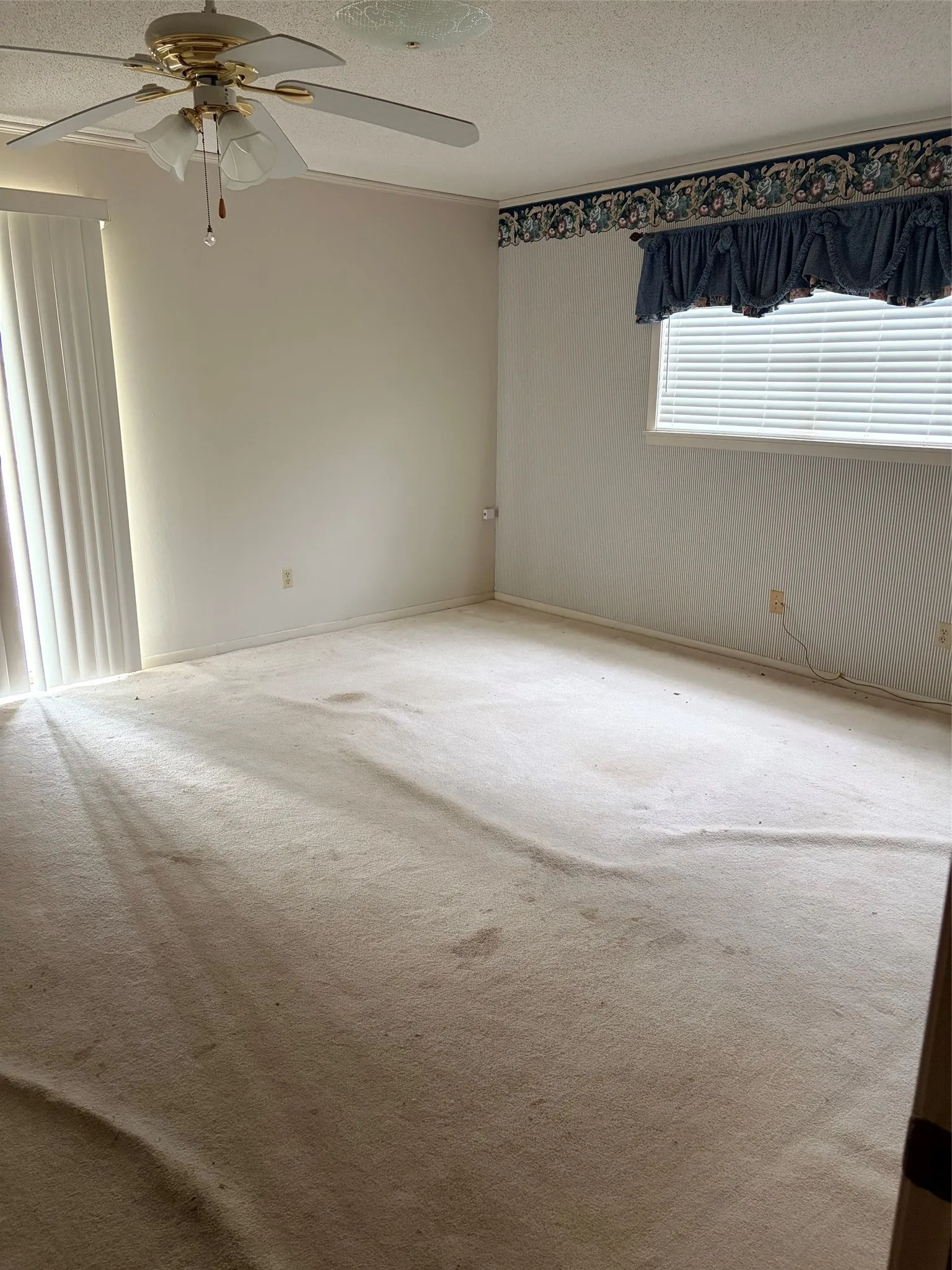 Single Family Residence For Sale in Limestone County , 609 S Ross Avenue, Mexia, Texas 76667, 3 Bedroom, 2 Bathroom, 2 Garage spaces, 2,346 Sqft, built in 1989, mls#21319516, Real Estate Agent in Mexia, Homes For Sale in Limestone county, Homes For Sale in Mexia, Realtor in Mexia Texas, Real Estate Brokerage Independent Realty Texas, Luminita Cordes Realtor