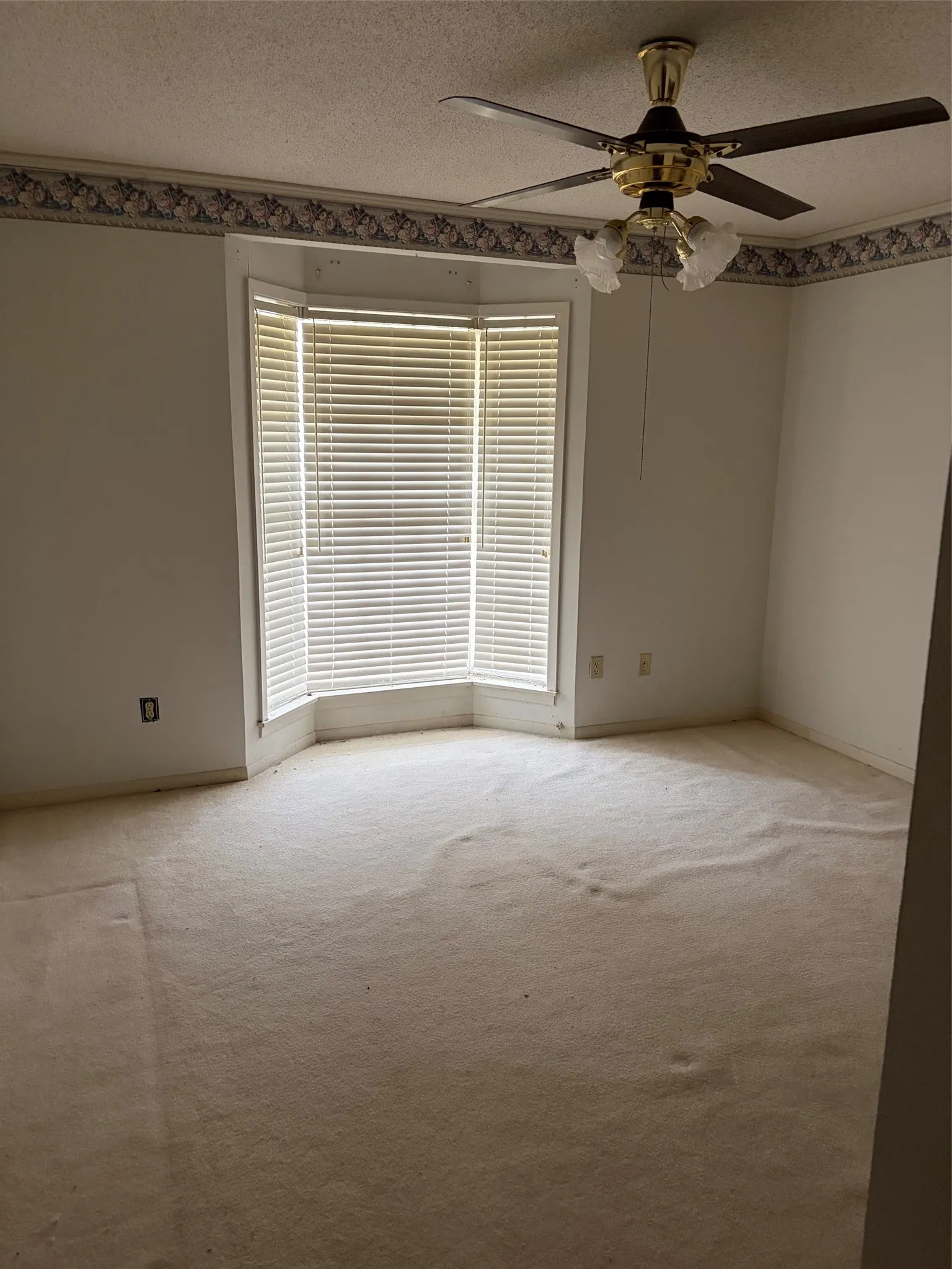Single Family Residence For Sale in Limestone County , 609 S Ross Avenue, Mexia, Texas 76667, 3 Bedroom, 2 Bathroom, 2 Garage spaces, 2,346 Sqft, built in 1989, mls#21319516, Real Estate Agent in Mexia, Homes For Sale in Limestone county, Homes For Sale in Mexia, Realtor in Mexia Texas, Real Estate Brokerage Independent Realty Texas, Luminita Cordes Realtor