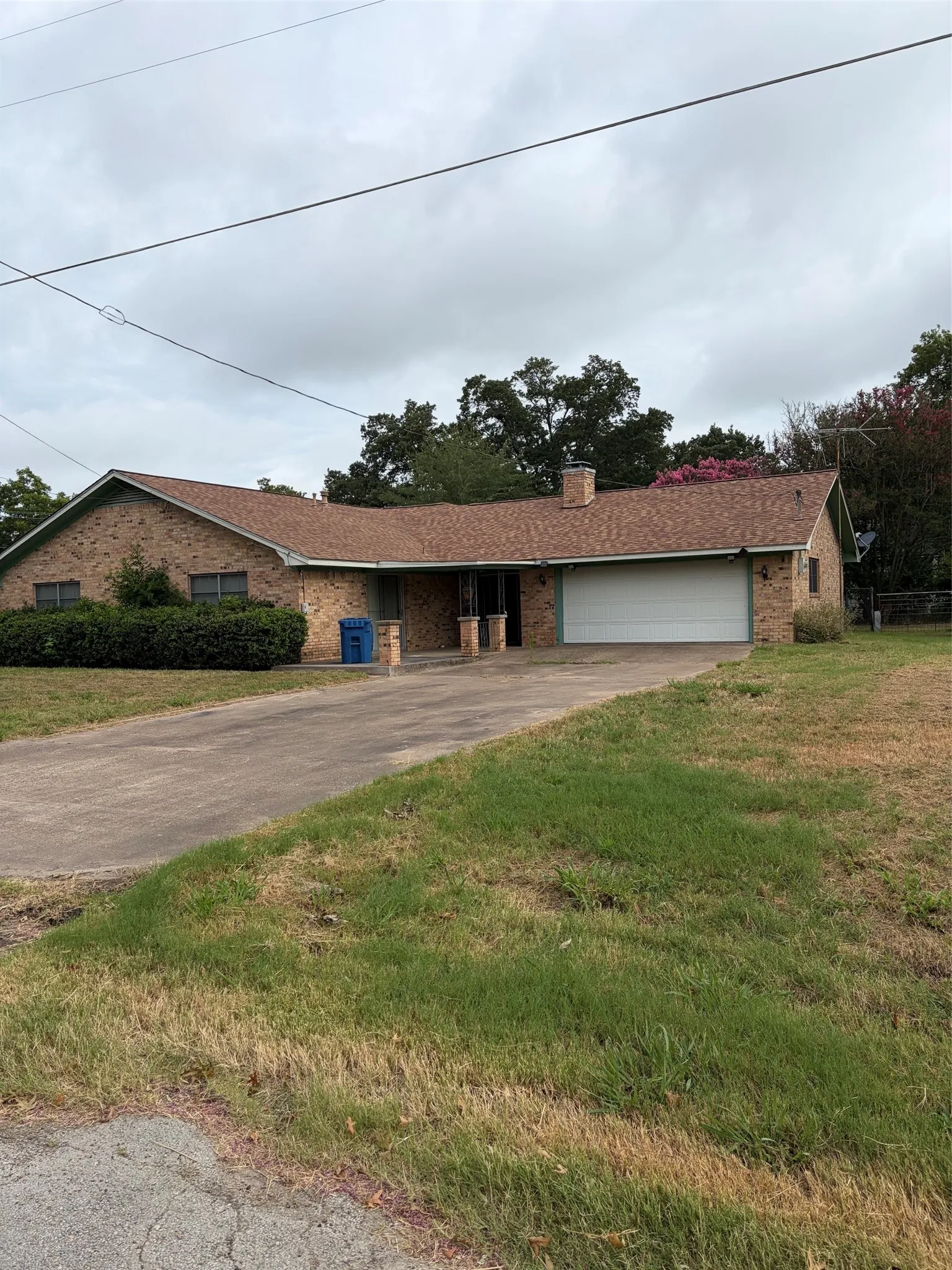 Single Family Residence For Sale in Limestone County , 609 S Ross Avenue, Mexia, Texas 76667, 3 Bedroom, 2 Bathroom, 2 Garage spaces, 2,346 Sqft, built in 1989, mls#21319516, Real Estate Agent in Mexia, Homes For Sale in Limestone county, Homes For Sale in Mexia, Realtor in Mexia Texas, Real Estate Brokerage Independent Realty Texas, Luminita Cordes Realtor