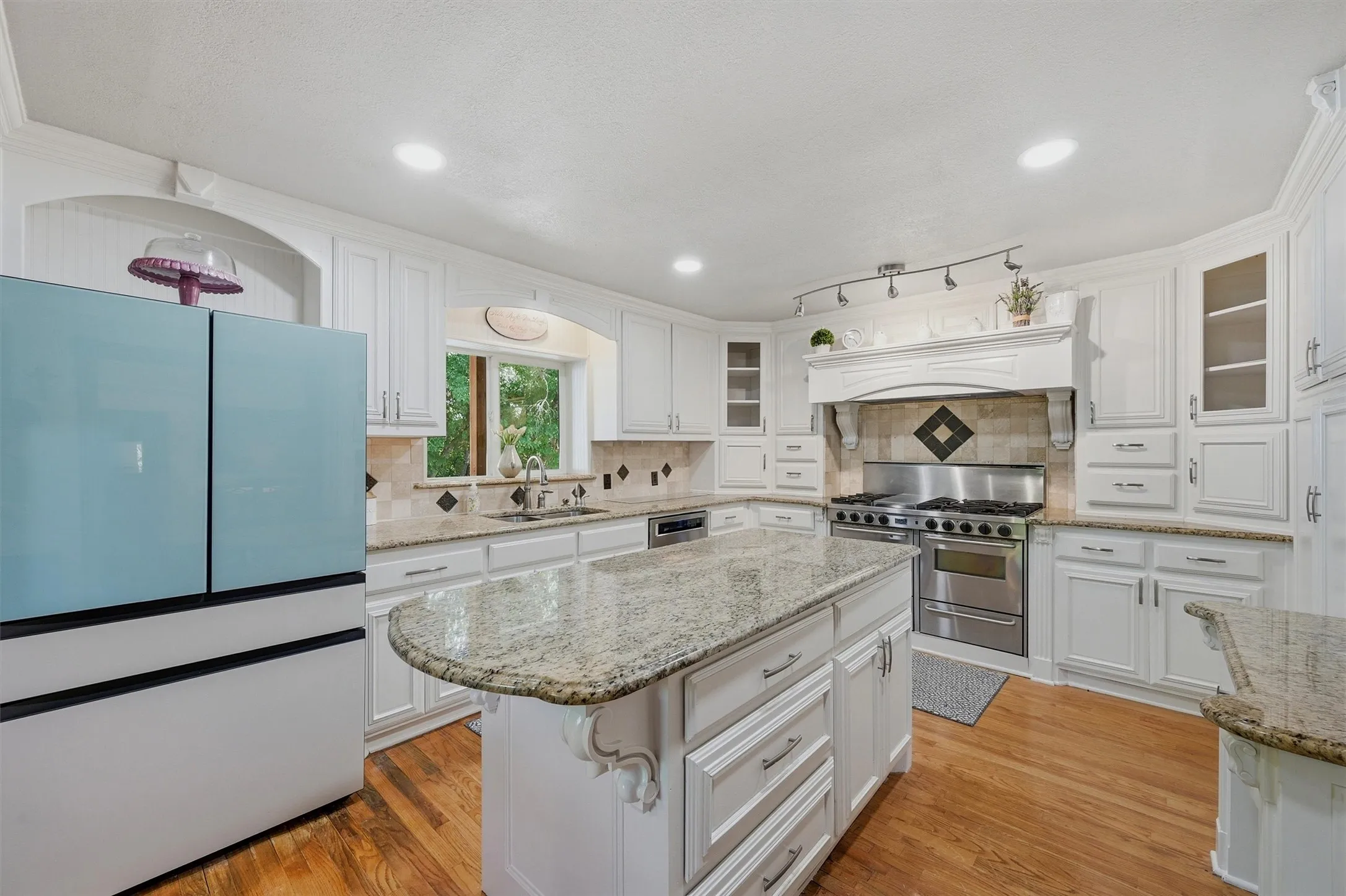 Single Family Residence For Sale in Grayson County , 3260 Bethel Cannon Road, Van Alstyne, Texas 75495, 4 Bedroom, 5 Bathroom, 2 Garage spaces, 3,616 Sqft, built in 1994, mls#21316166, Real Estate Agent in Van Alstyne, Homes For Sale in Grayson county, Homes For Sale in Van Alstyne, Realtor in Van Alstyne Texas, Real Estate Brokerage Independent Realty Texas, Luminita Cordes Realtor