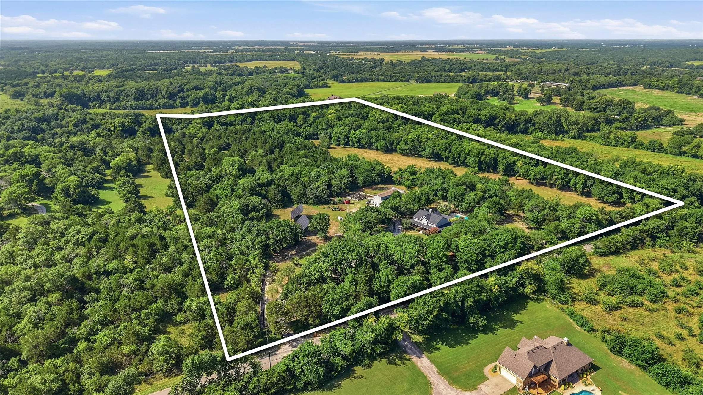 Single Family Residence For Sale in Grayson County , 3260 Bethel Cannon Road, Van Alstyne, Texas 75495, 4 Bedroom, 5 Bathroom, 2 Garage spaces, 3,616 Sqft, built in 1994, mls#21316166, Real Estate Agent in Van Alstyne, Homes For Sale in Grayson county, Homes For Sale in Van Alstyne, Realtor in Van Alstyne Texas, Real Estate Brokerage Independent Realty Texas, Luminita Cordes Realtor