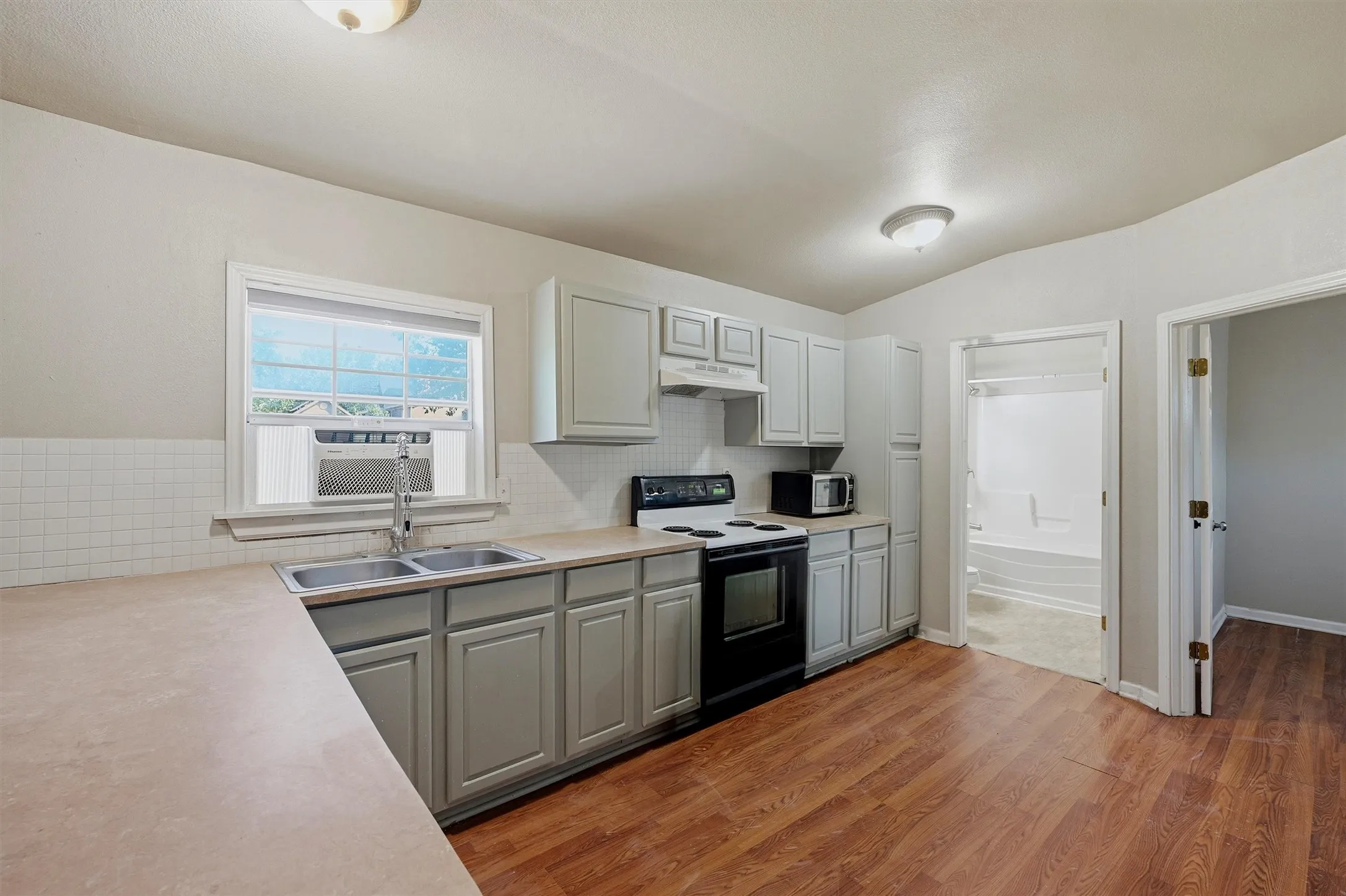 Single Family Residence For Sale in Grayson County , 3260 Bethel Cannon Road, Van Alstyne, Texas 75495, 4 Bedroom, 5 Bathroom, 2 Garage spaces, 3,616 Sqft, built in 1994, mls#21316166, Real Estate Agent in Van Alstyne, Homes For Sale in Grayson county, Homes For Sale in Van Alstyne, Realtor in Van Alstyne Texas, Real Estate Brokerage Independent Realty Texas, Luminita Cordes Realtor