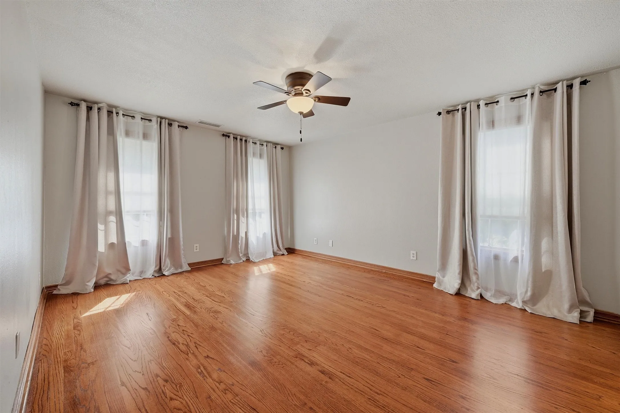 Single Family Residence For Sale in Grayson County , 3260 Bethel Cannon Road, Van Alstyne, Texas 75495, 4 Bedroom, 5 Bathroom, 2 Garage spaces, 3,616 Sqft, built in 1994, mls#21316166, Real Estate Agent in Van Alstyne, Homes For Sale in Grayson county, Homes For Sale in Van Alstyne, Realtor in Van Alstyne Texas, Real Estate Brokerage Independent Realty Texas, Luminita Cordes Realtor