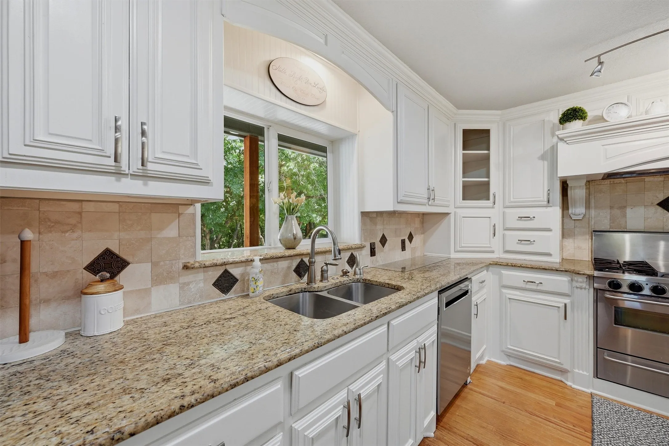 Single Family Residence For Sale in Grayson County , 3260 Bethel Cannon Road, Van Alstyne, Texas 75495, 4 Bedroom, 5 Bathroom, 2 Garage spaces, 3,616 Sqft, built in 1994, mls#21316166, Real Estate Agent in Van Alstyne, Homes For Sale in Grayson county, Homes For Sale in Van Alstyne, Realtor in Van Alstyne Texas, Real Estate Brokerage Independent Realty Texas, Luminita Cordes Realtor