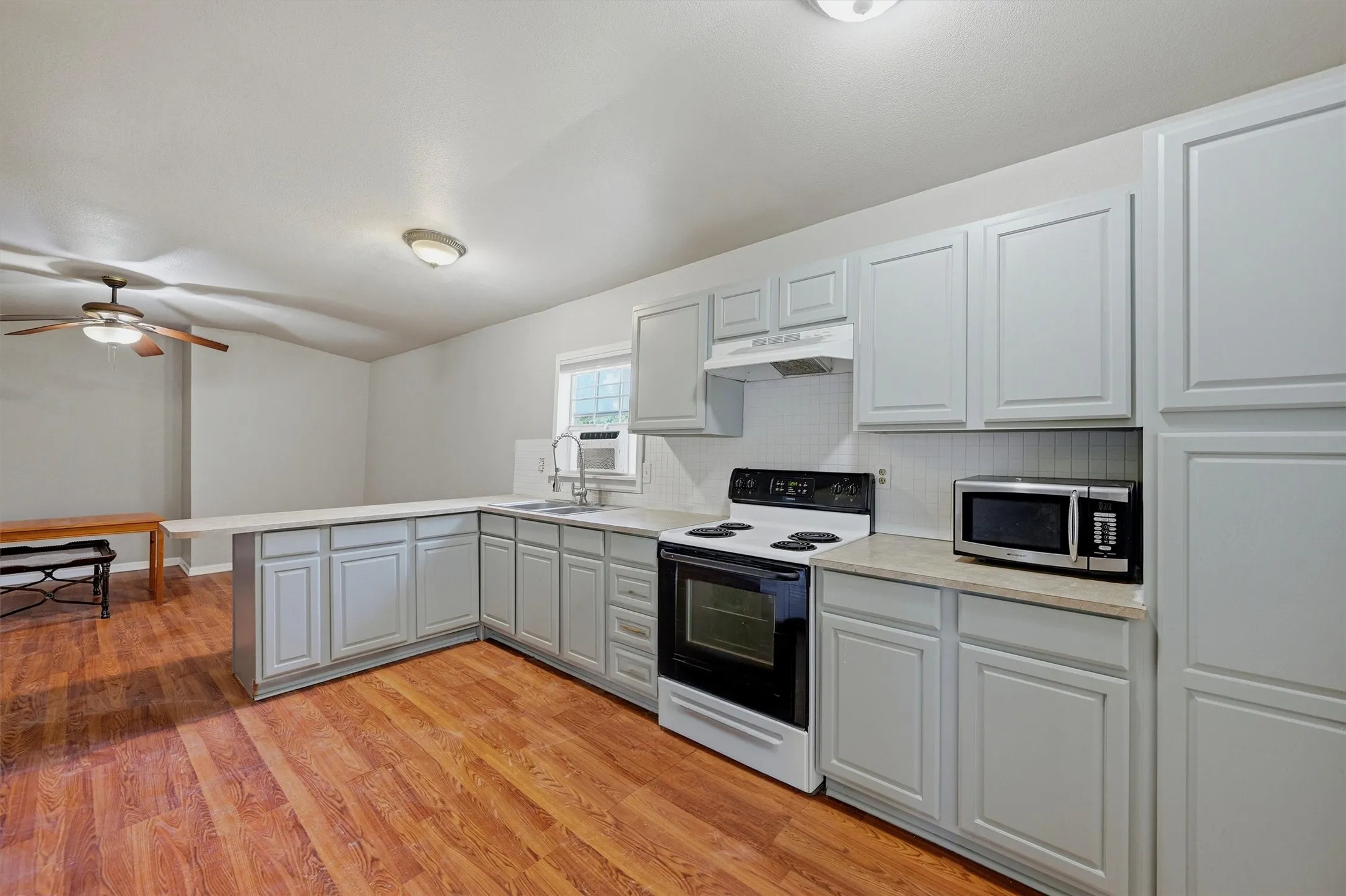 Single Family Residence For Sale in Grayson County , 3260 Bethel Cannon Road, Van Alstyne, Texas 75495, 4 Bedroom, 5 Bathroom, 2 Garage spaces, 3,616 Sqft, built in 1994, mls#21316166, Real Estate Agent in Van Alstyne, Homes For Sale in Grayson county, Homes For Sale in Van Alstyne, Realtor in Van Alstyne Texas, Real Estate Brokerage Independent Realty Texas, Luminita Cordes Realtor