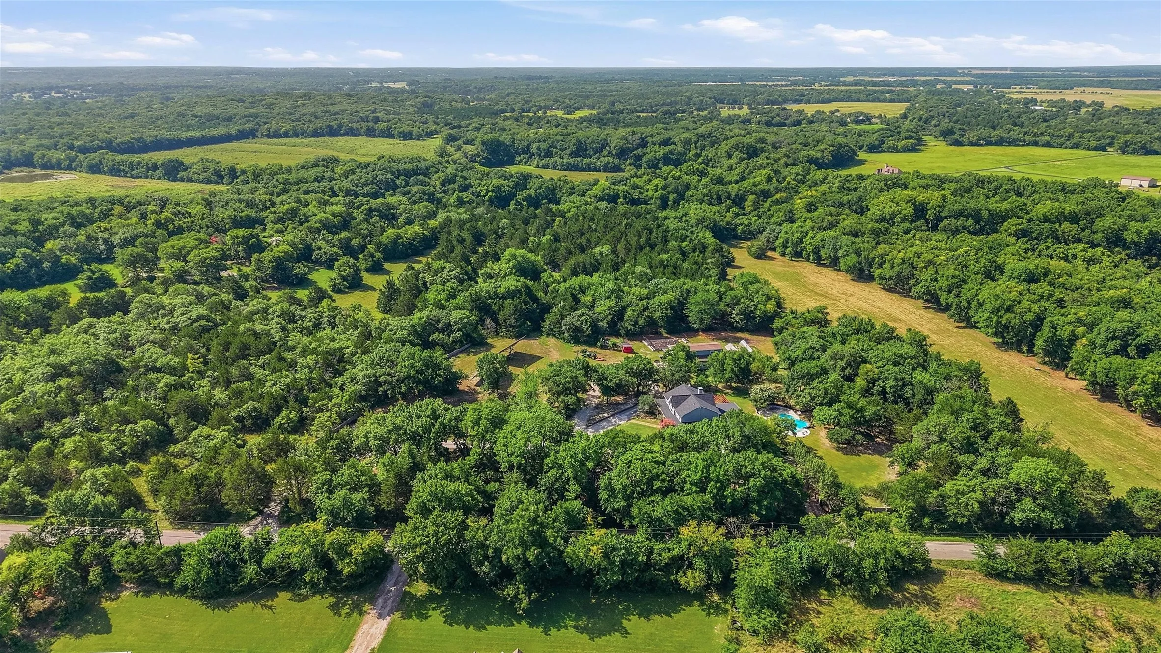 Single Family Residence For Sale in Grayson County , 3260 Bethel Cannon Road, Van Alstyne, Texas 75495, 4 Bedroom, 5 Bathroom, 2 Garage spaces, 3,616 Sqft, built in 1994, mls#21316166, Real Estate Agent in Van Alstyne, Homes For Sale in Grayson county, Homes For Sale in Van Alstyne, Realtor in Van Alstyne Texas, Real Estate Brokerage Independent Realty Texas, Luminita Cordes Realtor
