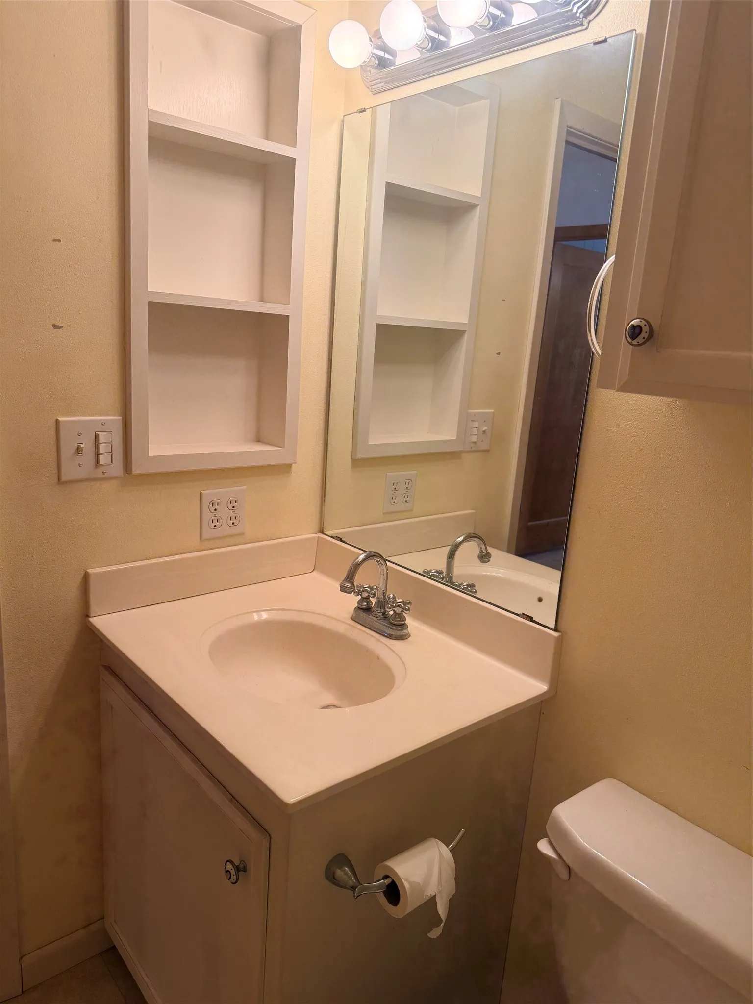 Single Family Residence For Sale in Stonewall County , 901 S Washington Avenue, Aspermont, Texas 79502, 3 Bedroom, 2 Bathroom, Garage spaces, 1,488 Sqft, built in 1950, mls#21316912, Real Estate Agent in Aspermont, Homes For Sale in Stonewall county, Homes For Sale in Aspermont, Realtor in Aspermont Texas, Real Estate Brokerage Independent Realty Texas, Luminita Cordes Realtor