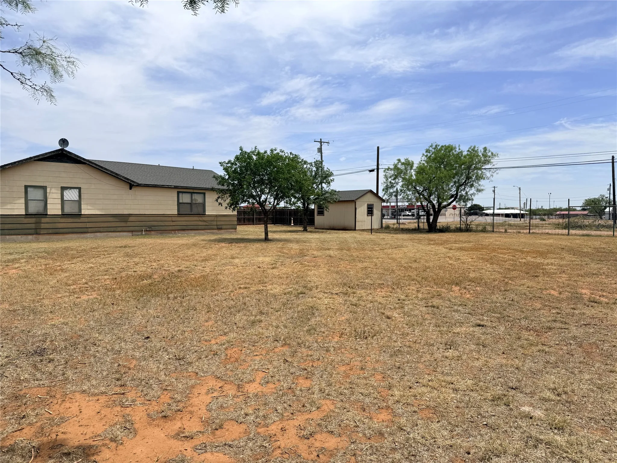 Single Family Residence For Sale in Stonewall County , 901 S Washington Avenue, Aspermont, Texas 79502, 3 Bedroom, 2 Bathroom, Garage spaces, 1,488 Sqft, built in 1950, mls#21316912, Real Estate Agent in Aspermont, Homes For Sale in Stonewall county, Homes For Sale in Aspermont, Realtor in Aspermont Texas, Real Estate Brokerage Independent Realty Texas, Luminita Cordes Realtor