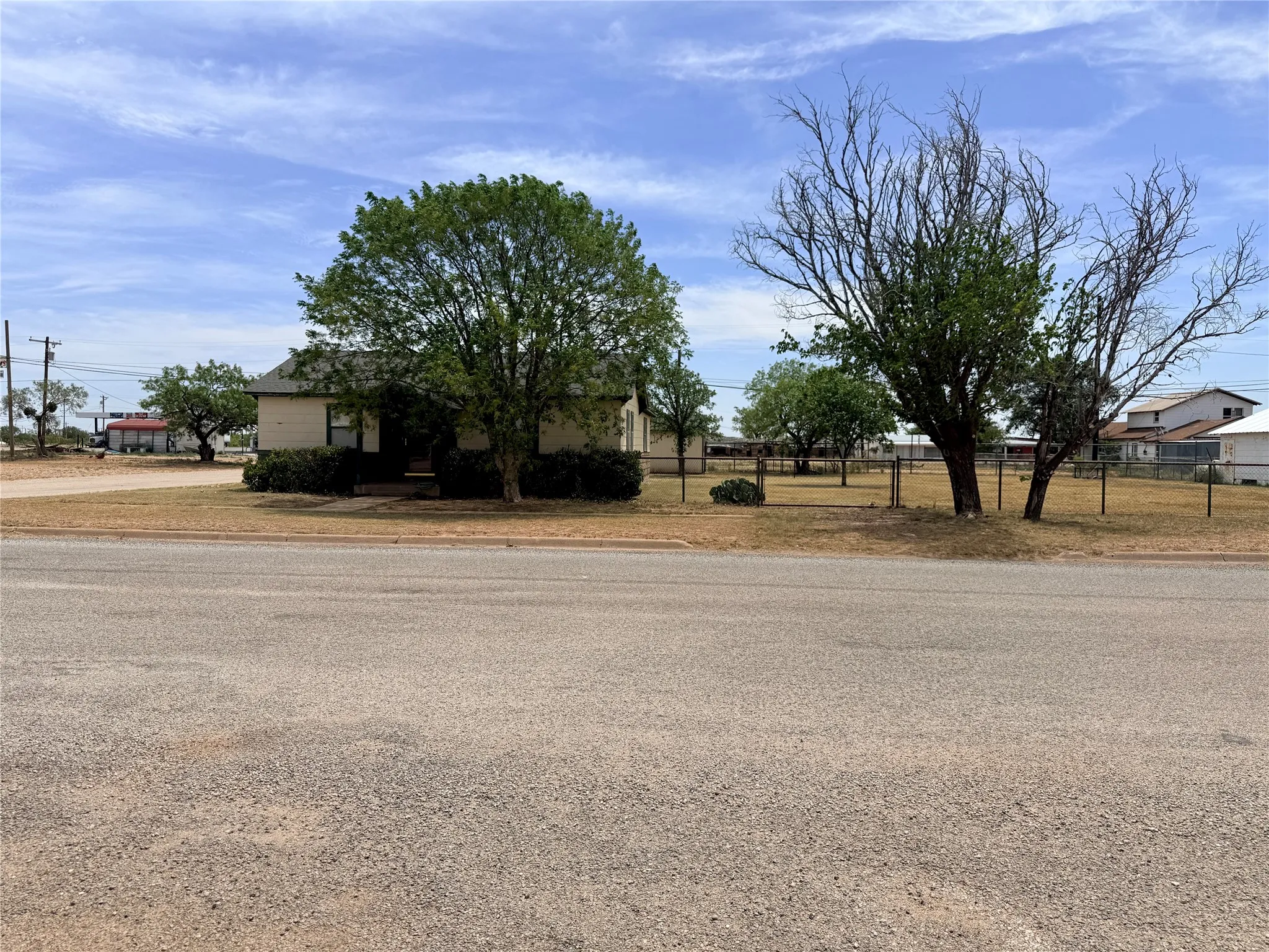 Single Family Residence For Sale in Stonewall County , 901 S Washington Avenue, Aspermont, Texas 79502, 3 Bedroom, 2 Bathroom, Garage spaces, 1,488 Sqft, built in 1950, mls#21316912, Real Estate Agent in Aspermont, Homes For Sale in Stonewall county, Homes For Sale in Aspermont, Realtor in Aspermont Texas, Real Estate Brokerage Independent Realty Texas, Luminita Cordes Realtor
