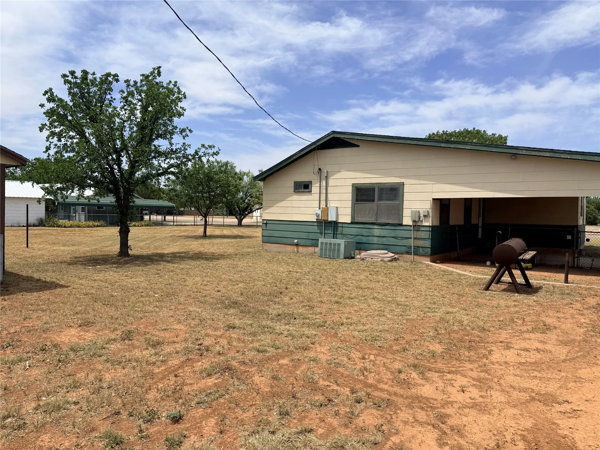 Single Family Residence For Sale in Stonewall County , 901 S Washington Avenue, Aspermont, Texas 79502, 3 Bedroom, 2 Bathroom, Garage spaces, 1,488 Sqft, built in 1950, mls#21316912, Real Estate Agent in Aspermont, Homes For Sale in Stonewall county, Homes For Sale in Aspermont, Realtor in Aspermont Texas, Real Estate Brokerage Independent Realty Texas, Luminita Cordes Realtor