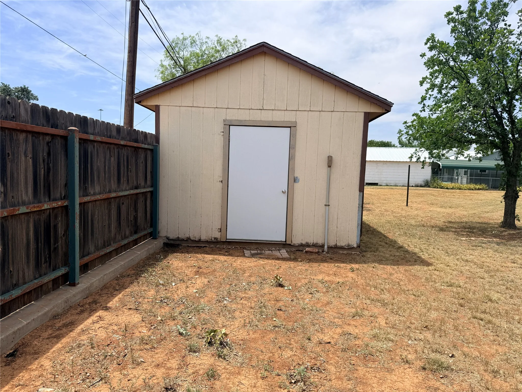 Single Family Residence For Sale in Stonewall County , 901 S Washington Avenue, Aspermont, Texas 79502, 3 Bedroom, 2 Bathroom, Garage spaces, 1,488 Sqft, built in 1950, mls#21316912, Real Estate Agent in Aspermont, Homes For Sale in Stonewall county, Homes For Sale in Aspermont, Realtor in Aspermont Texas, Real Estate Brokerage Independent Realty Texas, Luminita Cordes Realtor
