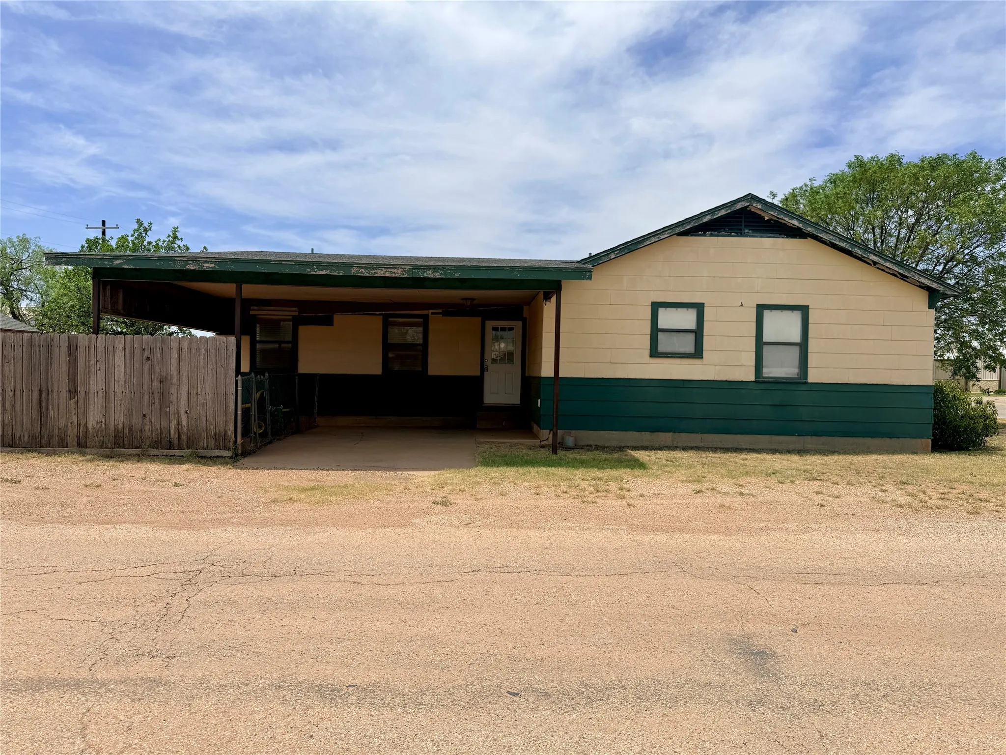 Single Family Residence For Sale in Stonewall County , 901 S Washington Avenue, Aspermont, Texas 79502, 3 Bedroom, 2 Bathroom, Garage spaces, 1,488 Sqft, built in 1950, mls#21316912, Real Estate Agent in Aspermont, Homes For Sale in Stonewall county, Homes For Sale in Aspermont, Realtor in Aspermont Texas, Real Estate Brokerage Independent Realty Texas, Luminita Cordes Realtor