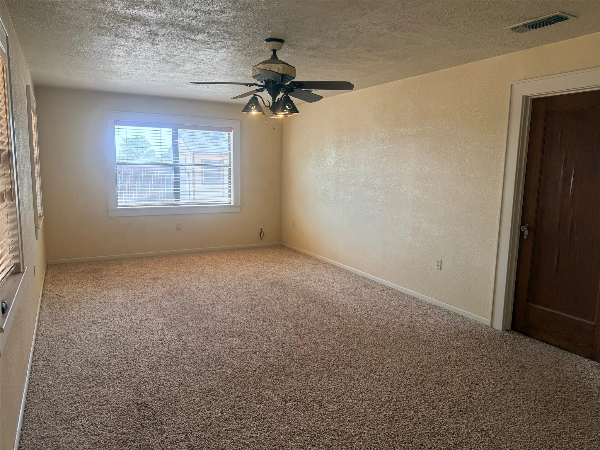 Single Family Residence For Sale in Stonewall County , 901 S Washington Avenue, Aspermont, Texas 79502, 3 Bedroom, 2 Bathroom, Garage spaces, 1,488 Sqft, built in 1950, mls#21316912, Real Estate Agent in Aspermont, Homes For Sale in Stonewall county, Homes For Sale in Aspermont, Realtor in Aspermont Texas, Real Estate Brokerage Independent Realty Texas, Luminita Cordes Realtor