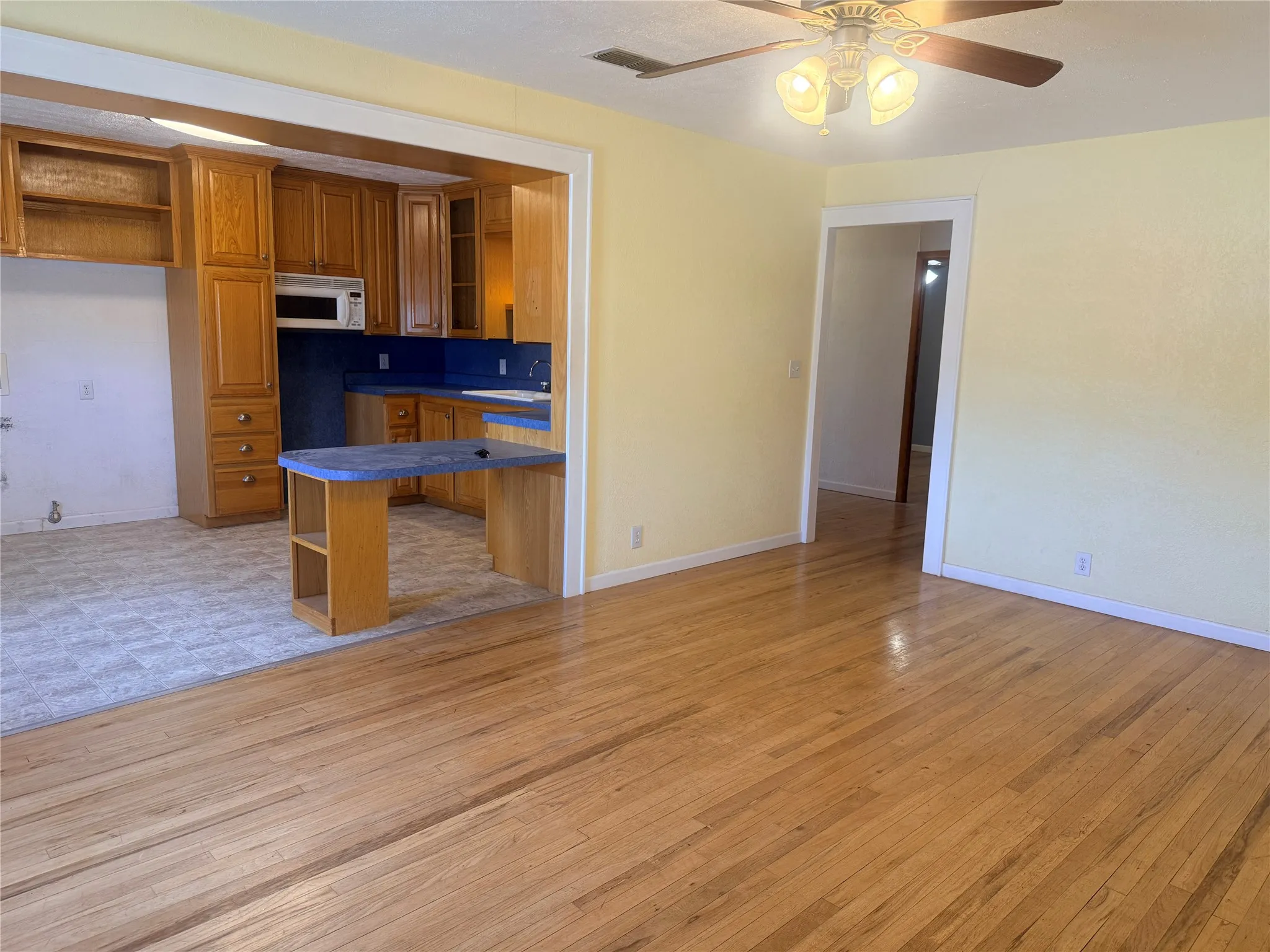 Single Family Residence For Sale in Stonewall County , 901 S Washington Avenue, Aspermont, Texas 79502, 3 Bedroom, 2 Bathroom, Garage spaces, 1,488 Sqft, built in 1950, mls#21316912, Real Estate Agent in Aspermont, Homes For Sale in Stonewall county, Homes For Sale in Aspermont, Realtor in Aspermont Texas, Real Estate Brokerage Independent Realty Texas, Luminita Cordes Realtor