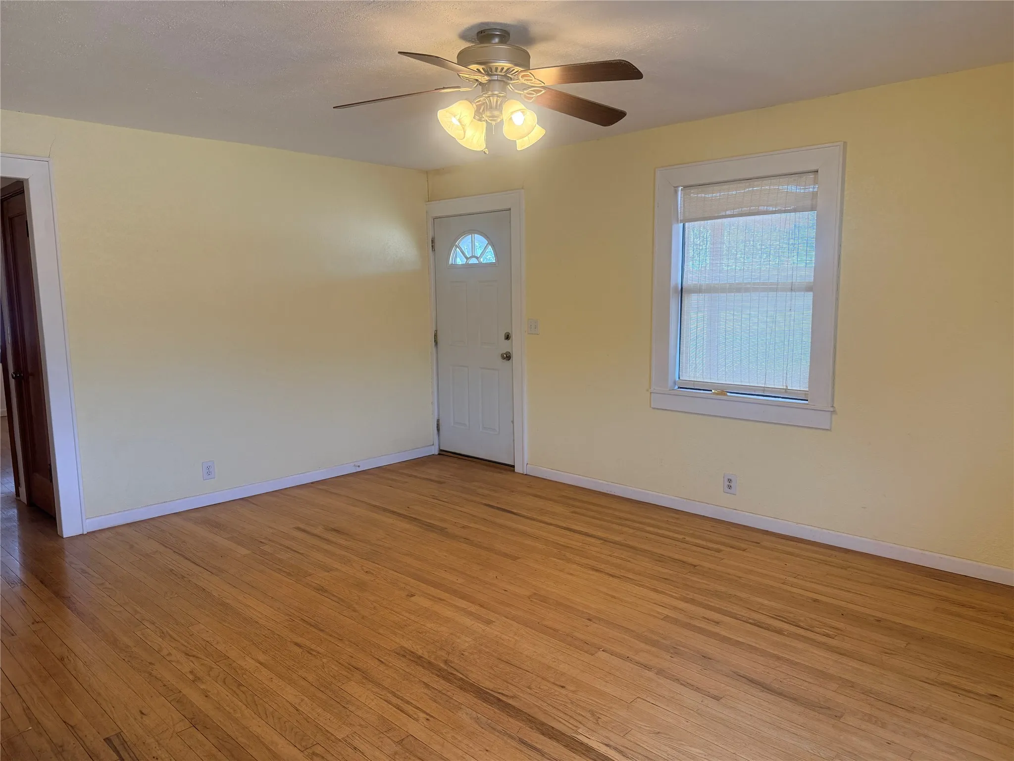 Single Family Residence For Sale in Stonewall County , 901 S Washington Avenue, Aspermont, Texas 79502, 3 Bedroom, 2 Bathroom, Garage spaces, 1,488 Sqft, built in 1950, mls#21316912, Real Estate Agent in Aspermont, Homes For Sale in Stonewall county, Homes For Sale in Aspermont, Realtor in Aspermont Texas, Real Estate Brokerage Independent Realty Texas, Luminita Cordes Realtor
