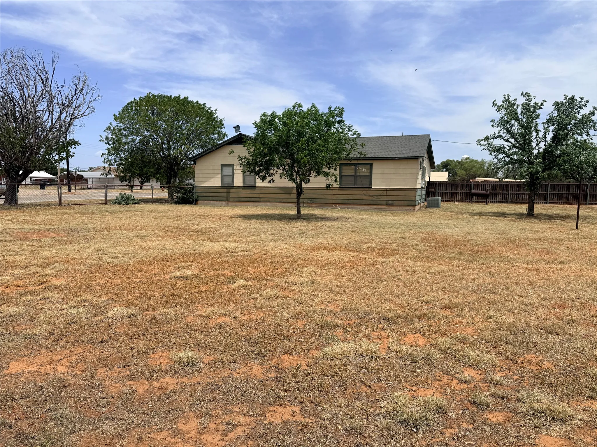 Single Family Residence For Sale in Stonewall County , 901 S Washington Avenue, Aspermont, Texas 79502, 3 Bedroom, 2 Bathroom, Garage spaces, 1,488 Sqft, built in 1950, mls#21316912, Real Estate Agent in Aspermont, Homes For Sale in Stonewall county, Homes For Sale in Aspermont, Realtor in Aspermont Texas, Real Estate Brokerage Independent Realty Texas, Luminita Cordes Realtor