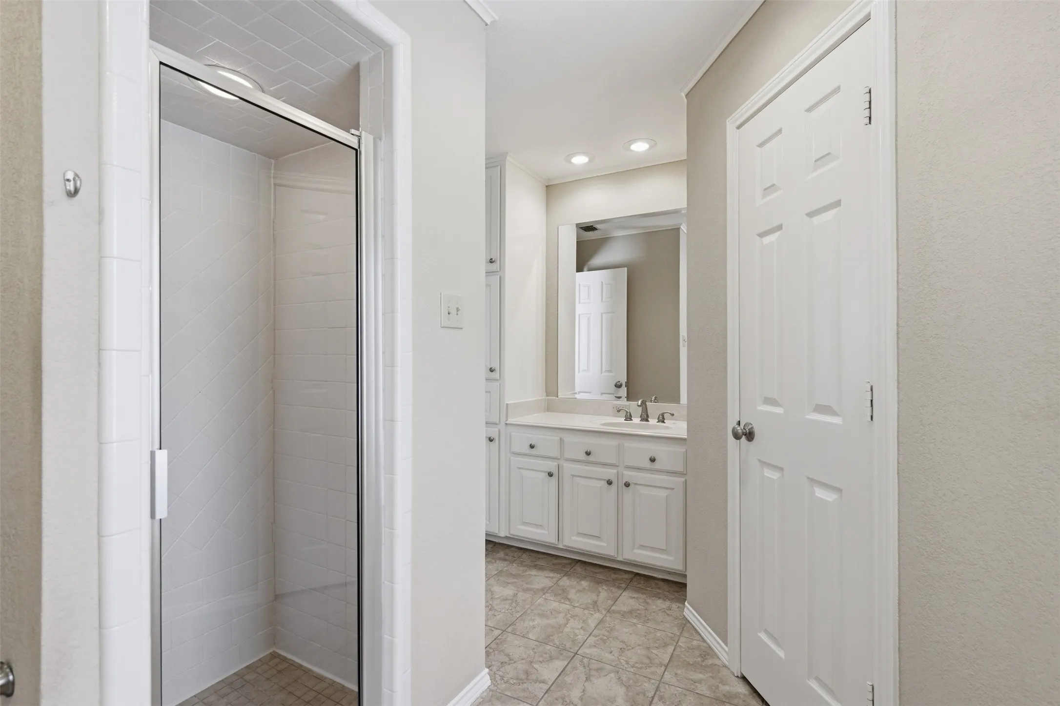 Single Family Residence For Sale in Johnson County , 907 Hemphill Drive, Cleburne, Texas 76033, 4 Bedroom, 3 Bathroom, 2 Garage spaces, 3,100 Sqft, built in 1987, mls#21318333, Real Estate Agent in Cleburne, Homes For Sale in Johnson county, Homes For Sale in Cleburne, Realtor in Cleburne Texas, Real Estate Brokerage Independent Realty Texas, Luminita Cordes Realtor