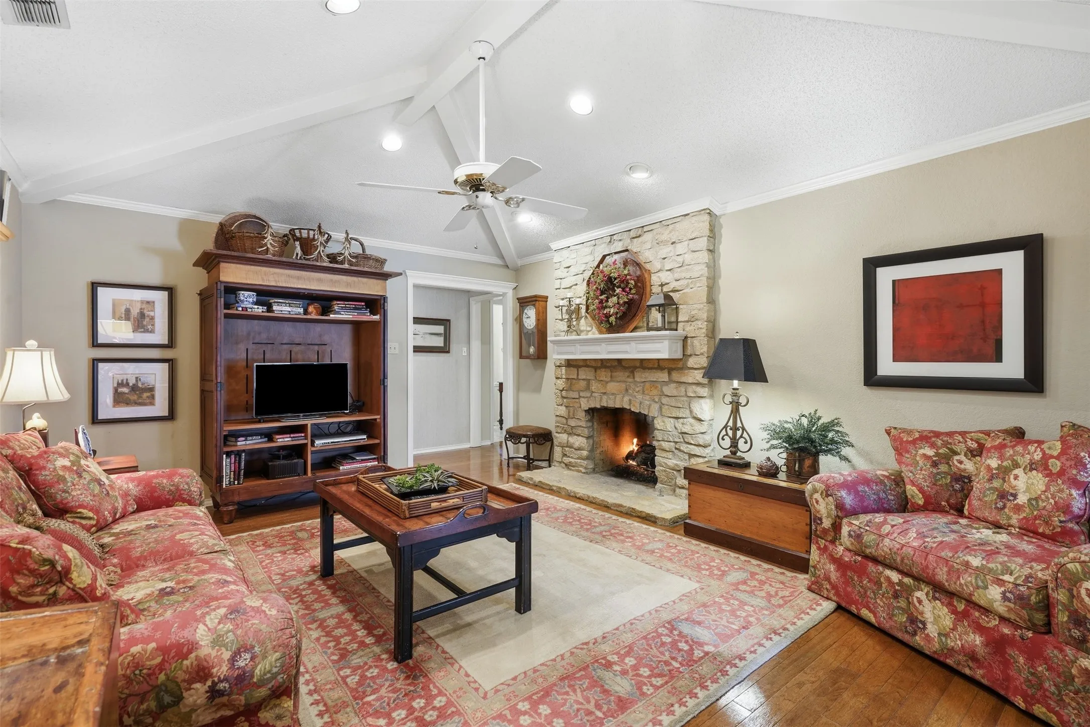 Single Family Residence For Sale in Johnson County , 907 Hemphill Drive, Cleburne, Texas 76033, 4 Bedroom, 3 Bathroom, 2 Garage spaces, 3,100 Sqft, built in 1987, mls#21318333, Real Estate Agent in Cleburne, Homes For Sale in Johnson county, Homes For Sale in Cleburne, Realtor in Cleburne Texas, Real Estate Brokerage Independent Realty Texas, Luminita Cordes Realtor