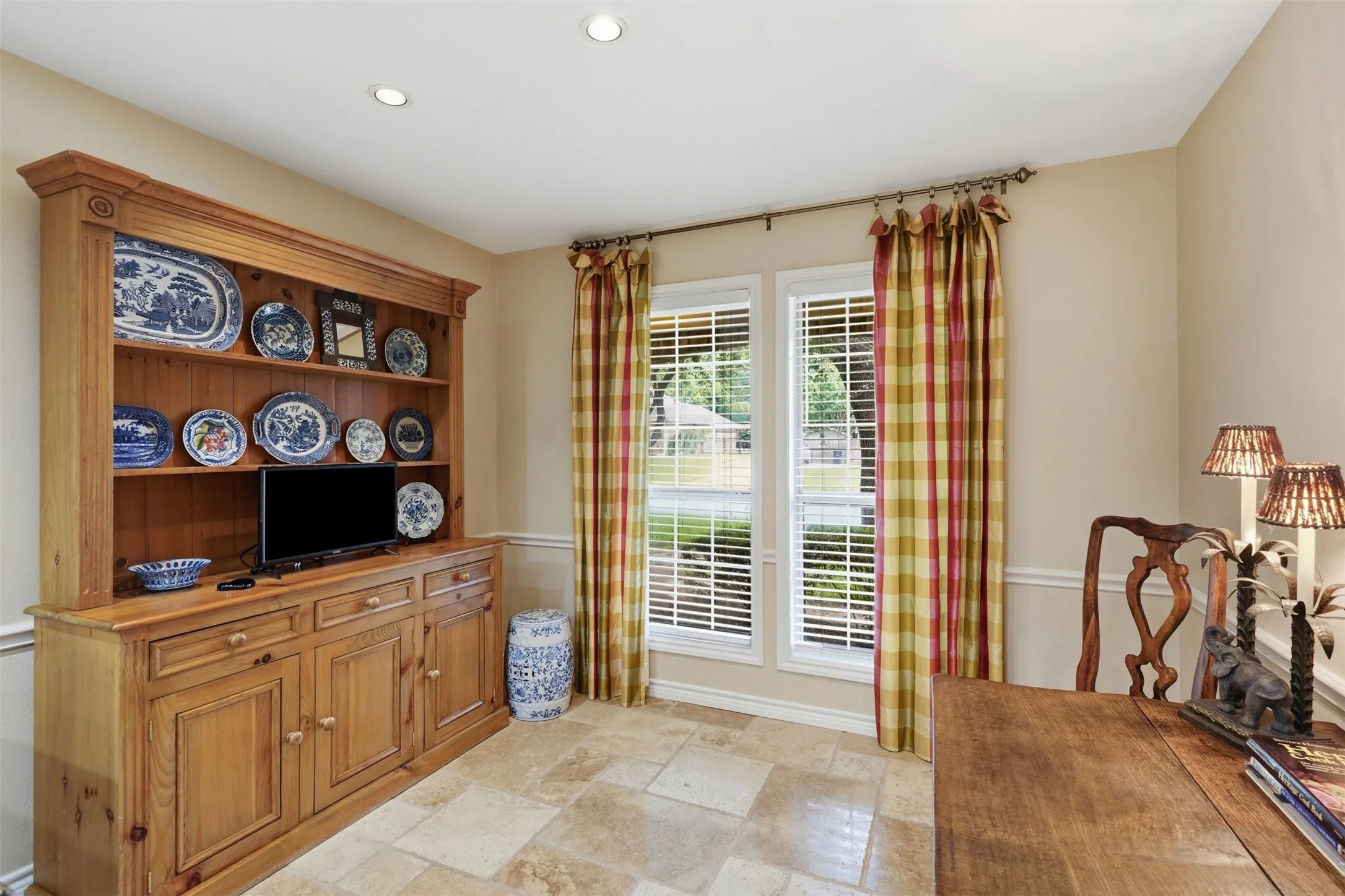Single Family Residence For Sale in Johnson County , 907 Hemphill Drive, Cleburne, Texas 76033, 4 Bedroom, 3 Bathroom, 2 Garage spaces, 3,100 Sqft, built in 1987, mls#21318333, Real Estate Agent in Cleburne, Homes For Sale in Johnson county, Homes For Sale in Cleburne, Realtor in Cleburne Texas, Real Estate Brokerage Independent Realty Texas, Luminita Cordes Realtor