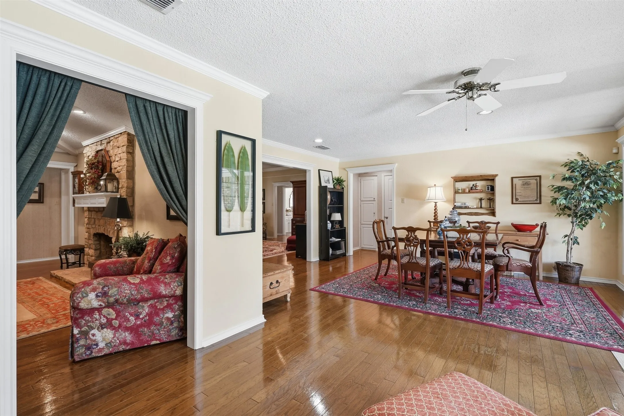 Single Family Residence For Sale in Johnson County , 907 Hemphill Drive, Cleburne, Texas 76033, 4 Bedroom, 3 Bathroom, 2 Garage spaces, 3,100 Sqft, built in 1987, mls#21318333, Real Estate Agent in Cleburne, Homes For Sale in Johnson county, Homes For Sale in Cleburne, Realtor in Cleburne Texas, Real Estate Brokerage Independent Realty Texas, Luminita Cordes Realtor