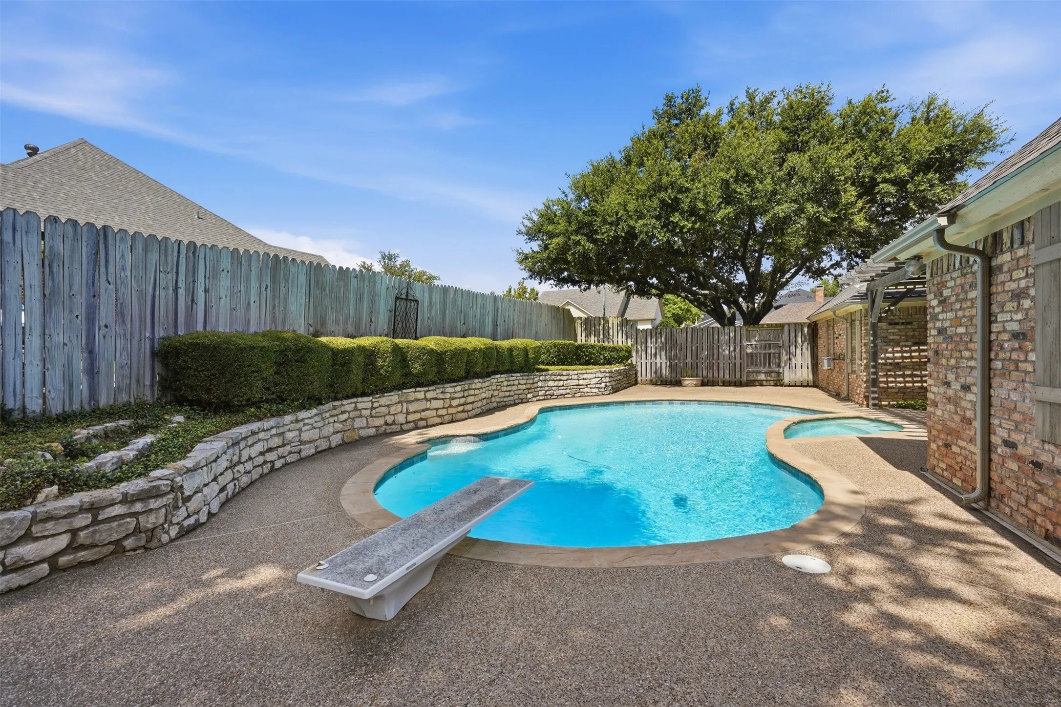 Single Family Residence For Sale in Johnson County , 907 Hemphill Drive, Cleburne, Texas 76033, 4 Bedroom, 3 Bathroom, 2 Garage spaces, 3,100 Sqft, built in 1987, mls#21318333, Real Estate Agent in Cleburne, Homes For Sale in Johnson county, Homes For Sale in Cleburne, Realtor in Cleburne Texas, Real Estate Brokerage Independent Realty Texas, Luminita Cordes Realtor
