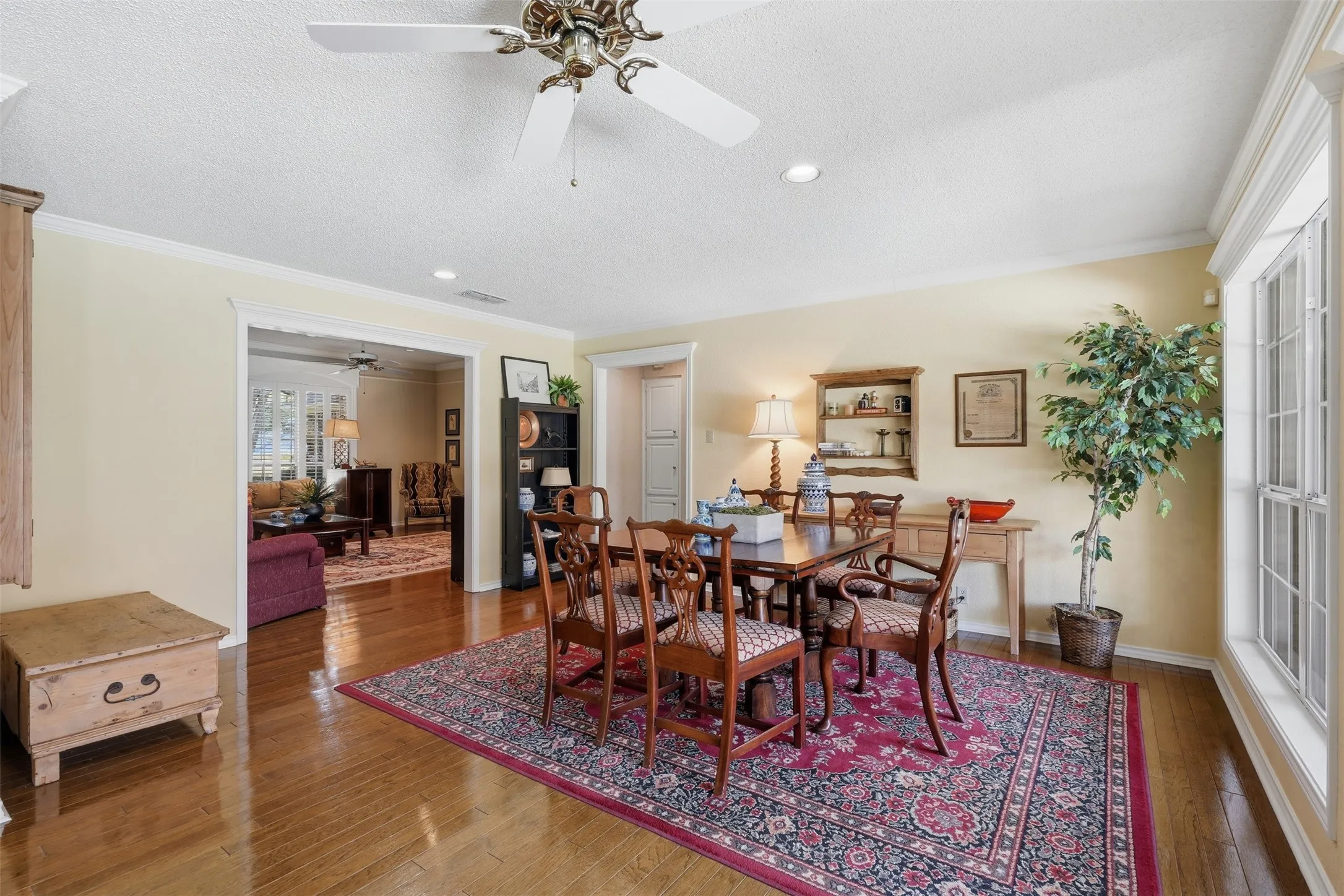 Single Family Residence For Sale in Johnson County , 907 Hemphill Drive, Cleburne, Texas 76033, 4 Bedroom, 3 Bathroom, 2 Garage spaces, 3,100 Sqft, built in 1987, mls#21318333, Real Estate Agent in Cleburne, Homes For Sale in Johnson county, Homes For Sale in Cleburne, Realtor in Cleburne Texas, Real Estate Brokerage Independent Realty Texas, Luminita Cordes Realtor