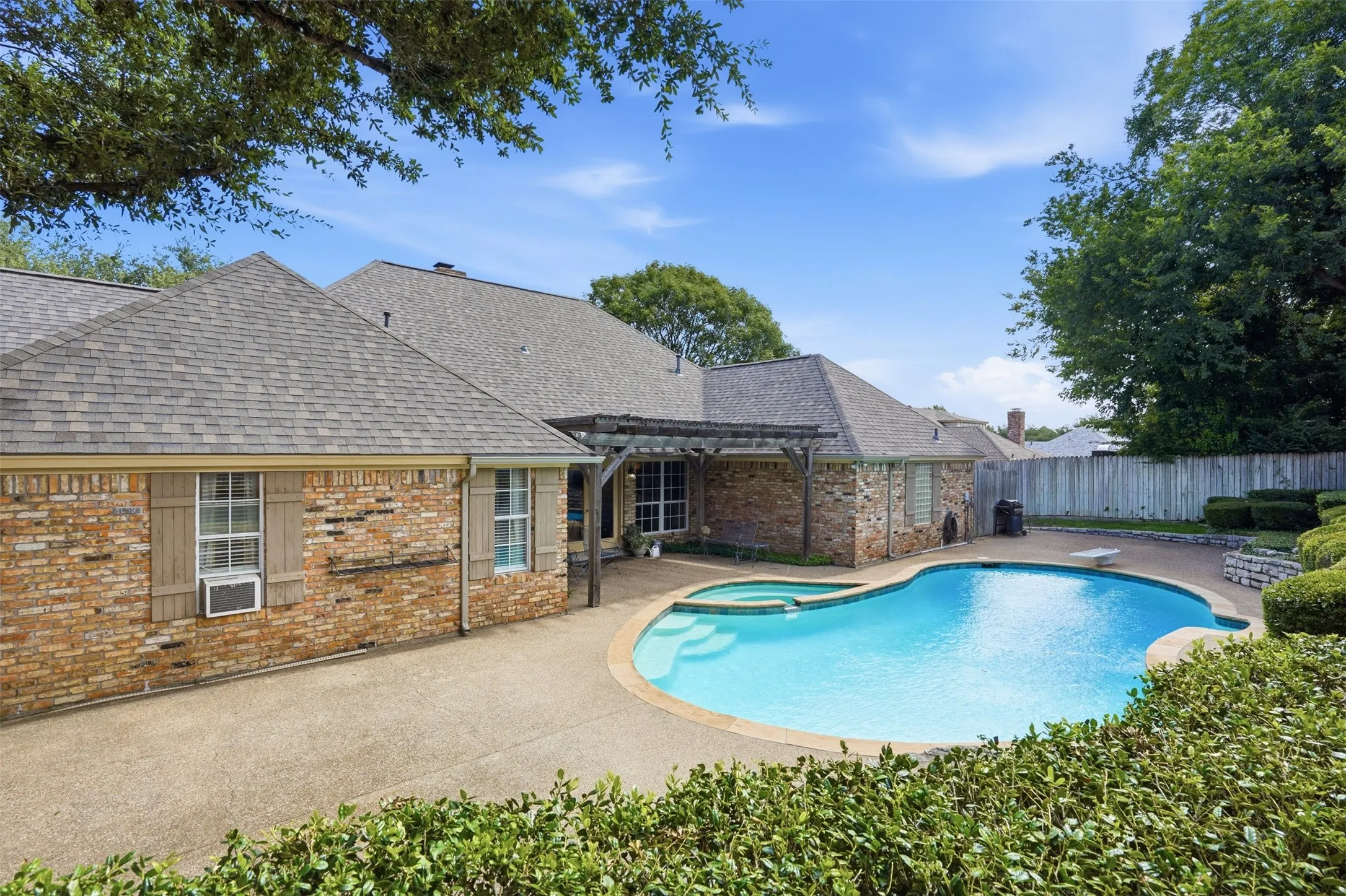 Single Family Residence For Sale in Johnson County , 907 Hemphill Drive, Cleburne, Texas 76033, 4 Bedroom, 3 Bathroom, 2 Garage spaces, 3,100 Sqft, built in 1987, mls#21318333, Real Estate Agent in Cleburne, Homes For Sale in Johnson county, Homes For Sale in Cleburne, Realtor in Cleburne Texas, Real Estate Brokerage Independent Realty Texas, Luminita Cordes Realtor
