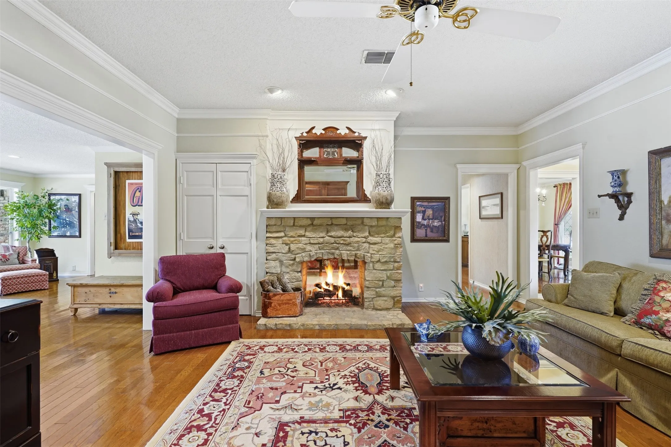 Single Family Residence For Sale in Johnson County , 907 Hemphill Drive, Cleburne, Texas 76033, 4 Bedroom, 3 Bathroom, 2 Garage spaces, 3,100 Sqft, built in 1987, mls#21318333, Real Estate Agent in Cleburne, Homes For Sale in Johnson county, Homes For Sale in Cleburne, Realtor in Cleburne Texas, Real Estate Brokerage Independent Realty Texas, Luminita Cordes Realtor
