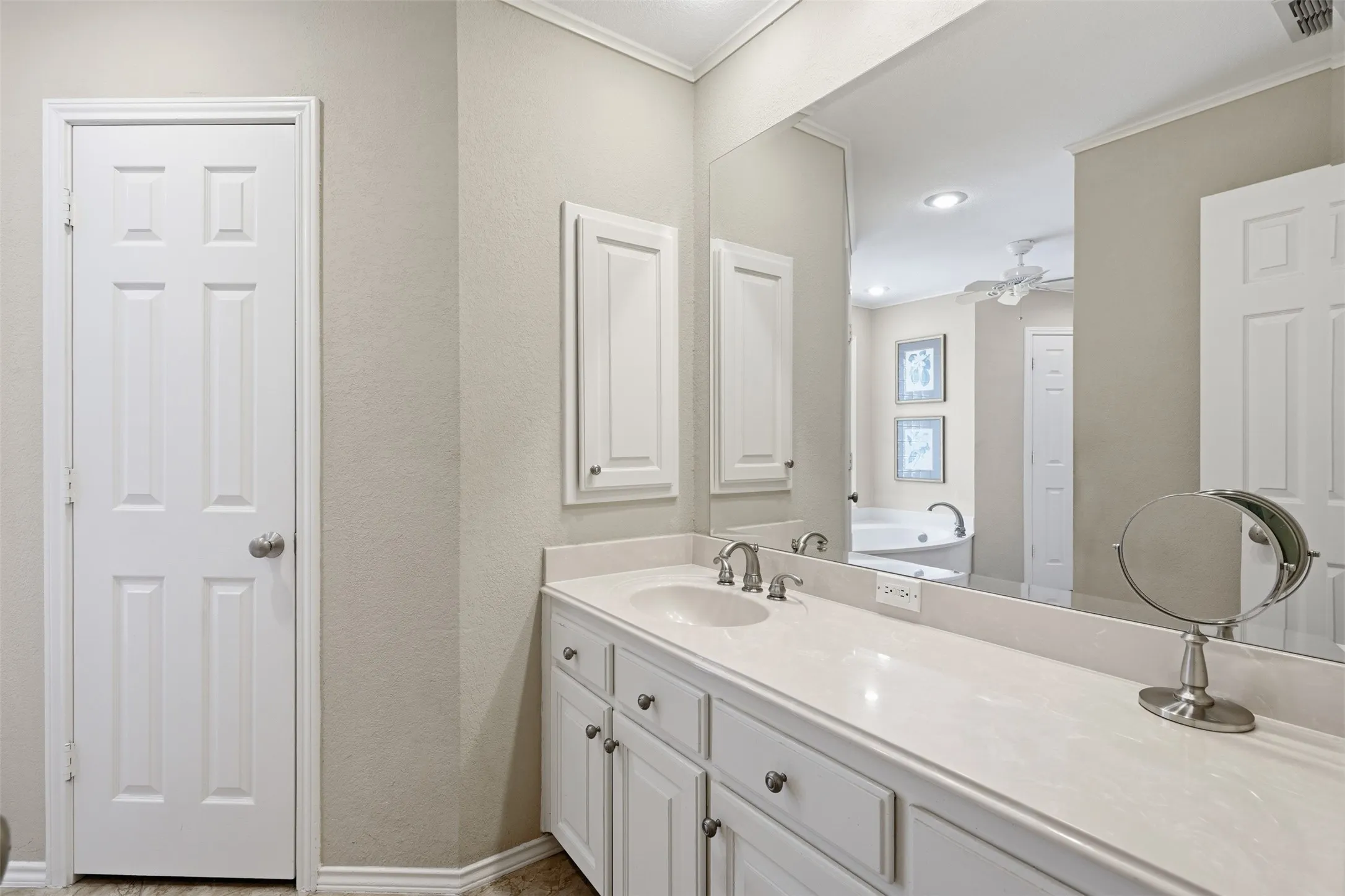 Single Family Residence For Sale in Johnson County , 907 Hemphill Drive, Cleburne, Texas 76033, 4 Bedroom, 3 Bathroom, 2 Garage spaces, 3,100 Sqft, built in 1987, mls#21318333, Real Estate Agent in Cleburne, Homes For Sale in Johnson county, Homes For Sale in Cleburne, Realtor in Cleburne Texas, Real Estate Brokerage Independent Realty Texas, Luminita Cordes Realtor