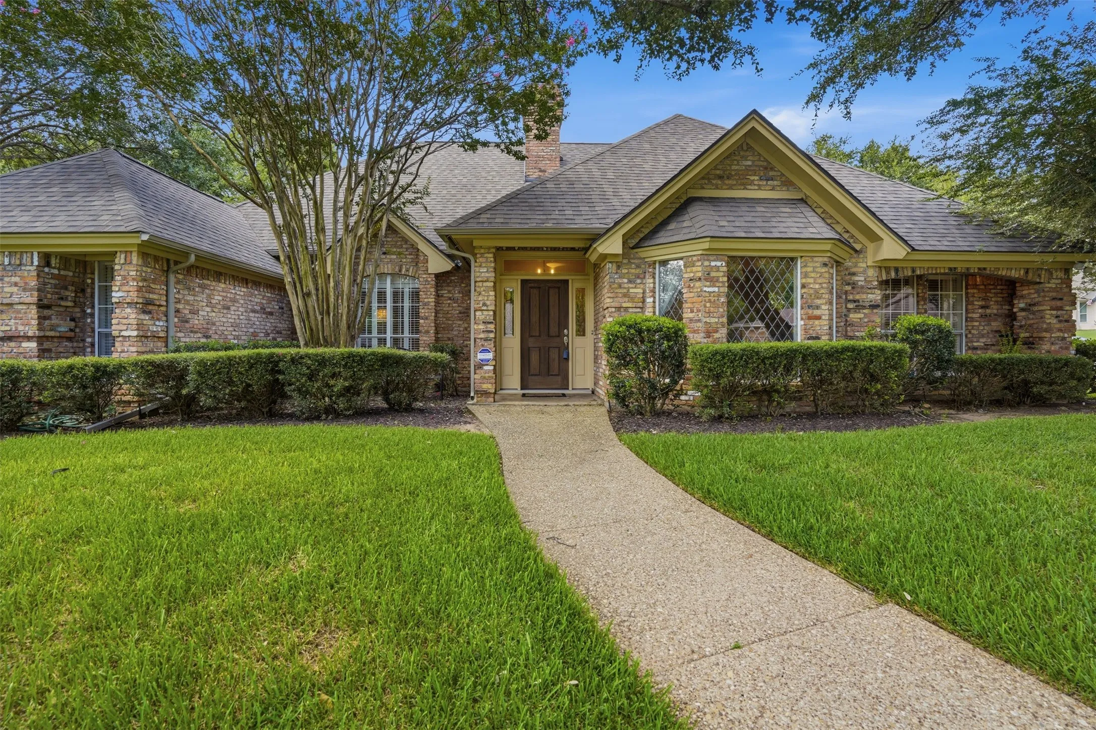 Single Family Residence For Sale in Johnson County , 907 Hemphill Drive, Cleburne, Texas 76033, 4 Bedroom, 3 Bathroom, 2 Garage spaces, 3,100 Sqft, built in 1987, mls#21318333, Real Estate Agent in Cleburne, Homes For Sale in Johnson county, Homes For Sale in Cleburne, Realtor in Cleburne Texas, Real Estate Brokerage Independent Realty Texas, Luminita Cordes Realtor