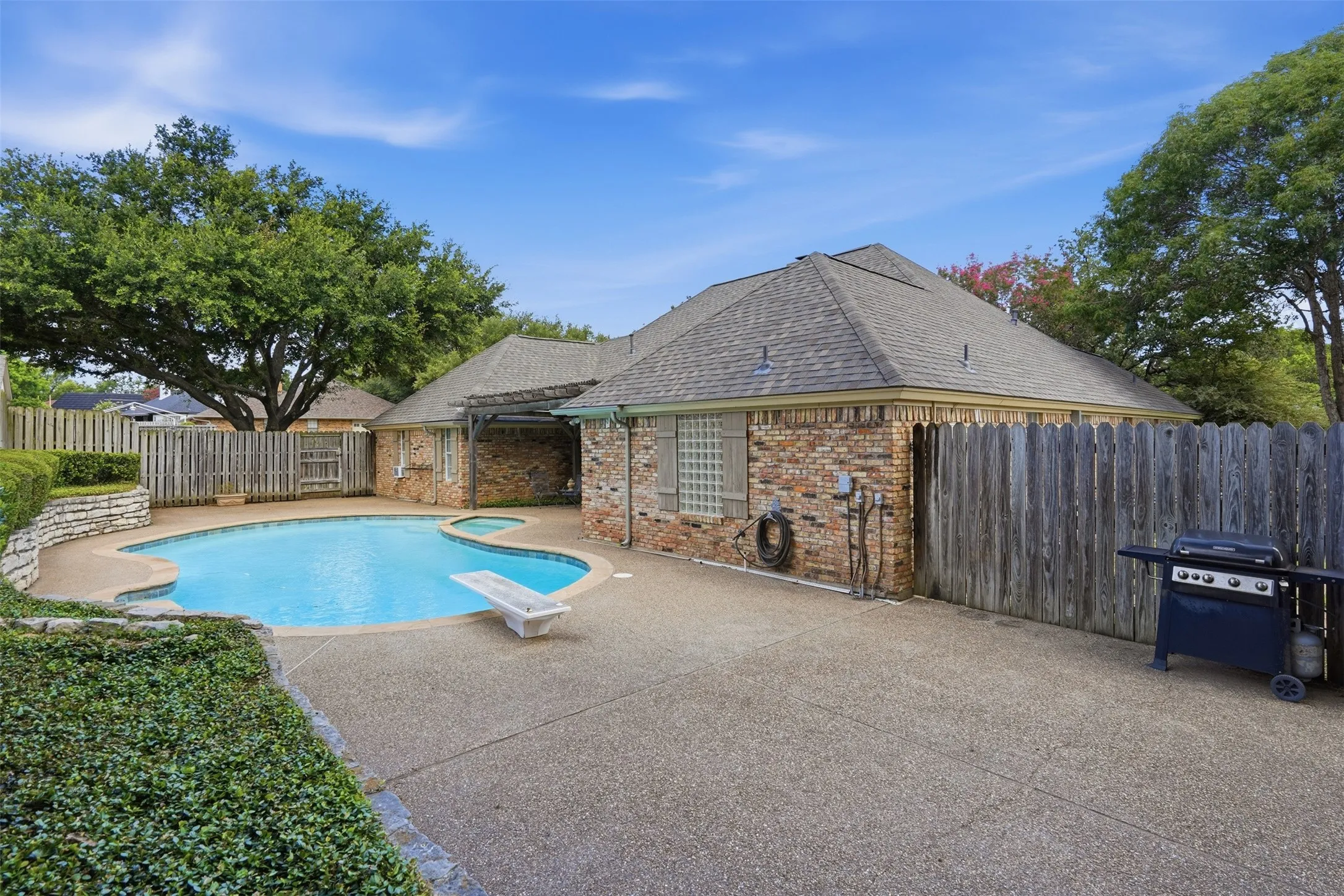 Single Family Residence For Sale in Johnson County , 907 Hemphill Drive, Cleburne, Texas 76033, 4 Bedroom, 3 Bathroom, 2 Garage spaces, 3,100 Sqft, built in 1987, mls#21318333, Real Estate Agent in Cleburne, Homes For Sale in Johnson county, Homes For Sale in Cleburne, Realtor in Cleburne Texas, Real Estate Brokerage Independent Realty Texas, Luminita Cordes Realtor