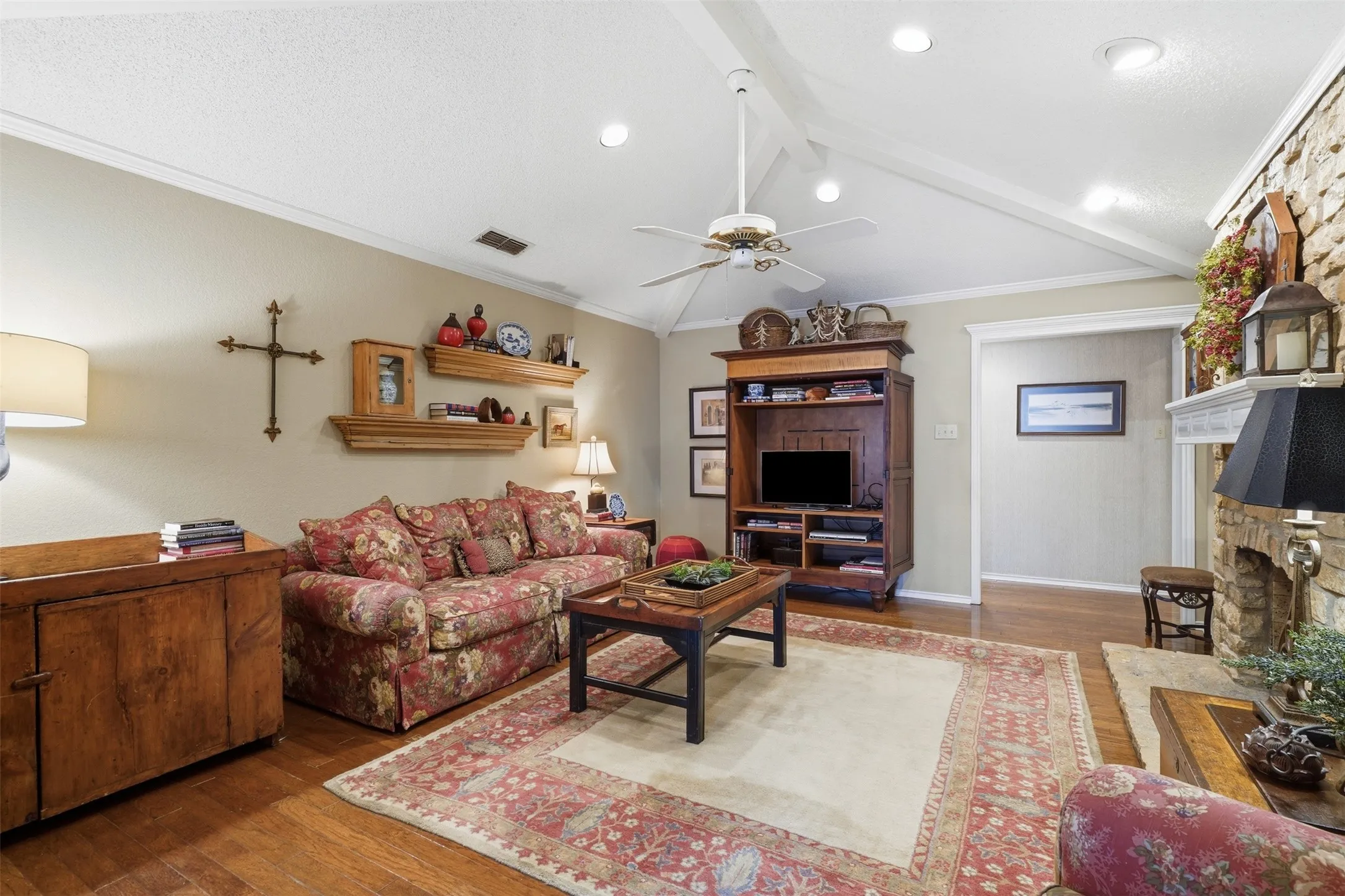 Single Family Residence For Sale in Johnson County , 907 Hemphill Drive, Cleburne, Texas 76033, 4 Bedroom, 3 Bathroom, 2 Garage spaces, 3,100 Sqft, built in 1987, mls#21318333, Real Estate Agent in Cleburne, Homes For Sale in Johnson county, Homes For Sale in Cleburne, Realtor in Cleburne Texas, Real Estate Brokerage Independent Realty Texas, Luminita Cordes Realtor