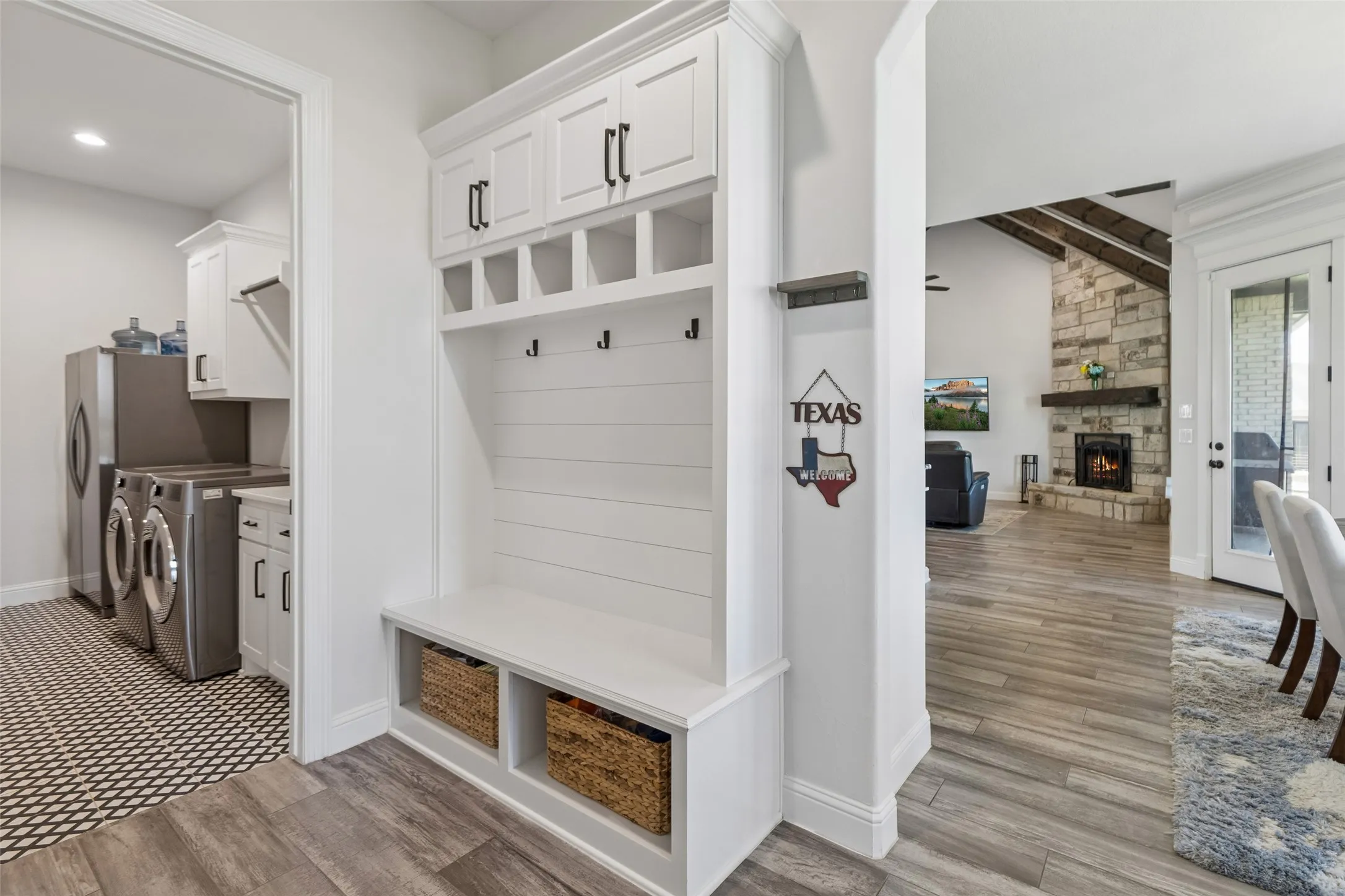 Single Family Residence For Sale in Parker County , 1107 Pioneer Crossing, Weatherford, Texas 76088, 5 Bedroom, 3 Bathroom, 3 Garage spaces, 2,563 Sqft, built in 2021, mls#21313929, Real Estate Agent in Weatherford, Homes For Sale in Parker county, Homes For Sale in Weatherford, Realtor in Weatherford Texas, Real Estate Brokerage Independent Realty Texas, Luminita Cordes Realtor