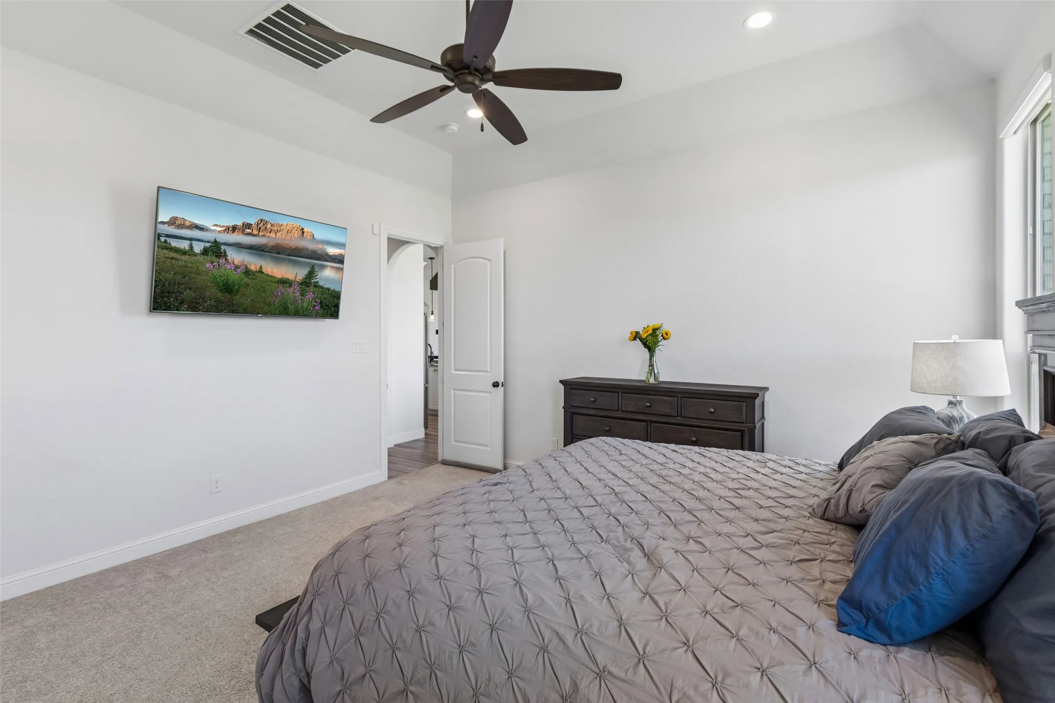 Single Family Residence For Sale in Parker County , 1107 Pioneer Crossing, Weatherford, Texas 76088, 5 Bedroom, 3 Bathroom, 3 Garage spaces, 2,563 Sqft, built in 2021, mls#21313929, Real Estate Agent in Weatherford, Homes For Sale in Parker county, Homes For Sale in Weatherford, Realtor in Weatherford Texas, Real Estate Brokerage Independent Realty Texas, Luminita Cordes Realtor