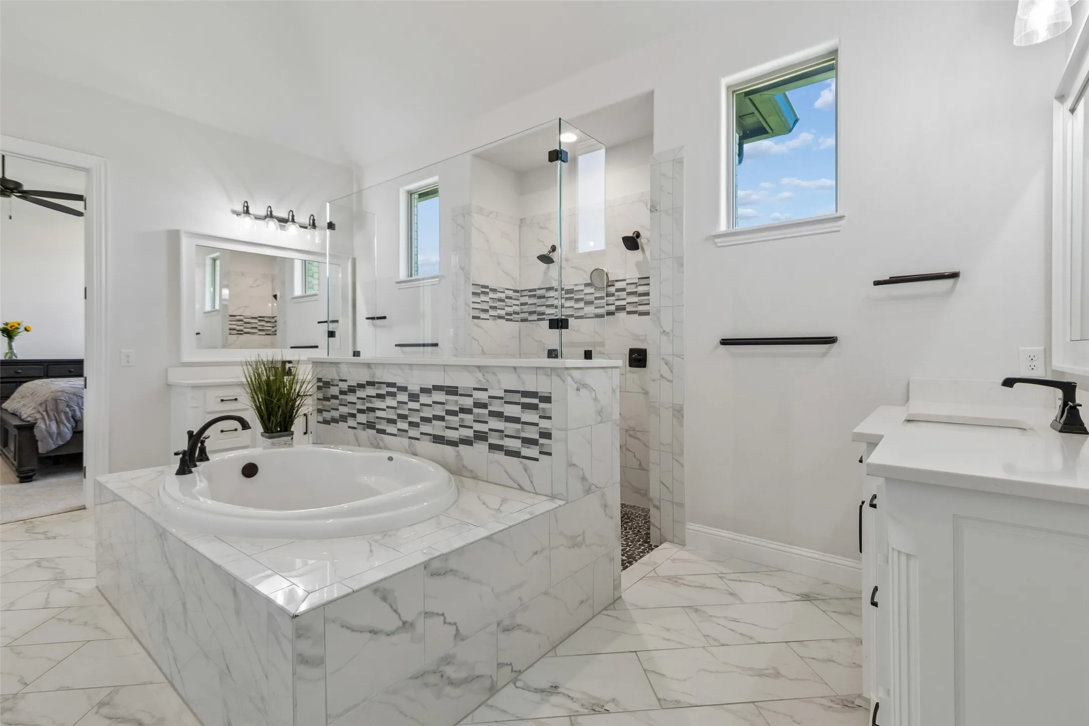 Single Family Residence For Sale in Parker County , 1107 Pioneer Crossing, Weatherford, Texas 76088, 5 Bedroom, 3 Bathroom, 3 Garage spaces, 2,563 Sqft, built in 2021, mls#21313929, Real Estate Agent in Weatherford, Homes For Sale in Parker county, Homes For Sale in Weatherford, Realtor in Weatherford Texas, Real Estate Brokerage Independent Realty Texas, Luminita Cordes Realtor