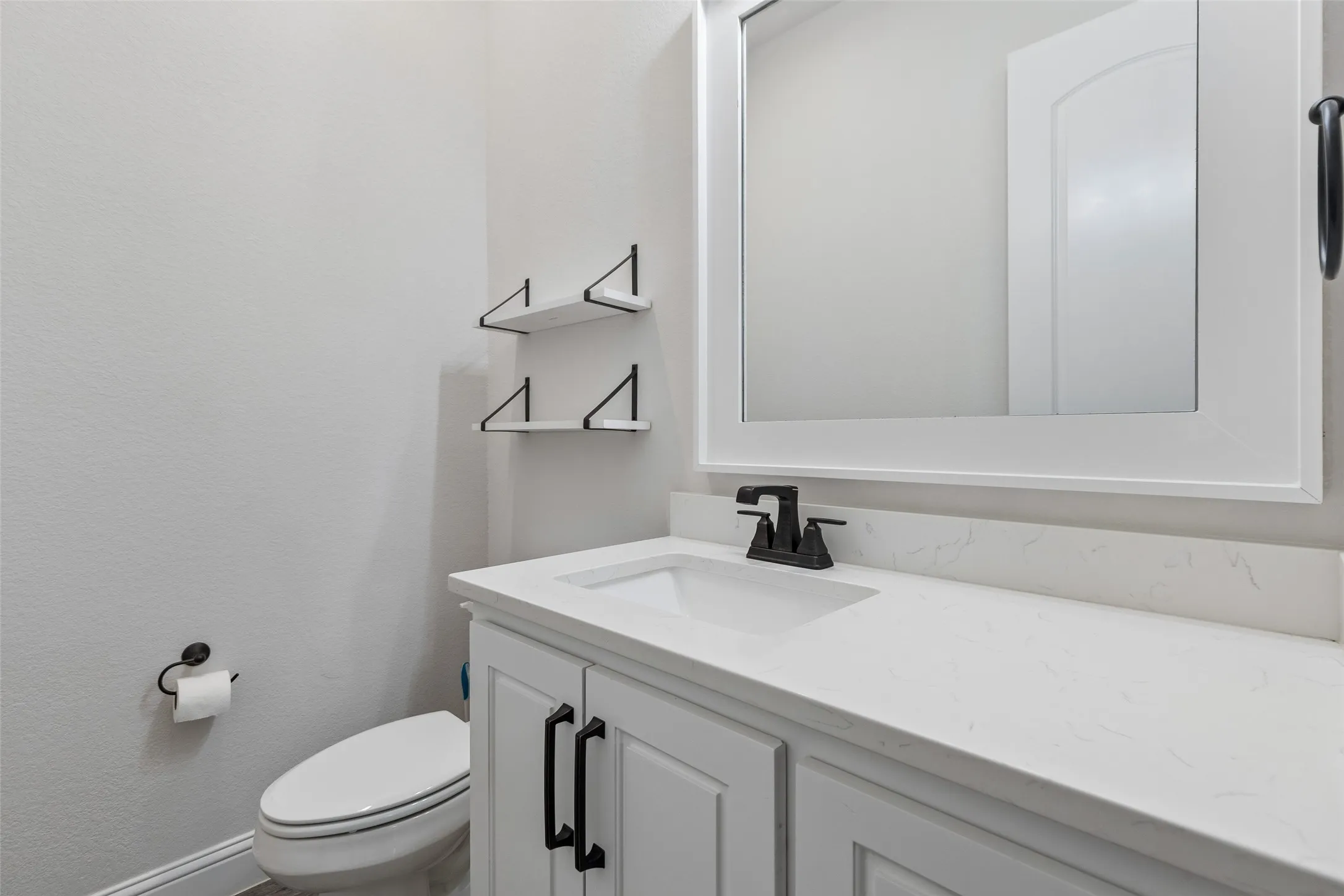 Single Family Residence For Sale in Parker County , 1107 Pioneer Crossing, Weatherford, Texas 76088, 5 Bedroom, 3 Bathroom, 3 Garage spaces, 2,563 Sqft, built in 2021, mls#21313929, Real Estate Agent in Weatherford, Homes For Sale in Parker county, Homes For Sale in Weatherford, Realtor in Weatherford Texas, Real Estate Brokerage Independent Realty Texas, Luminita Cordes Realtor
